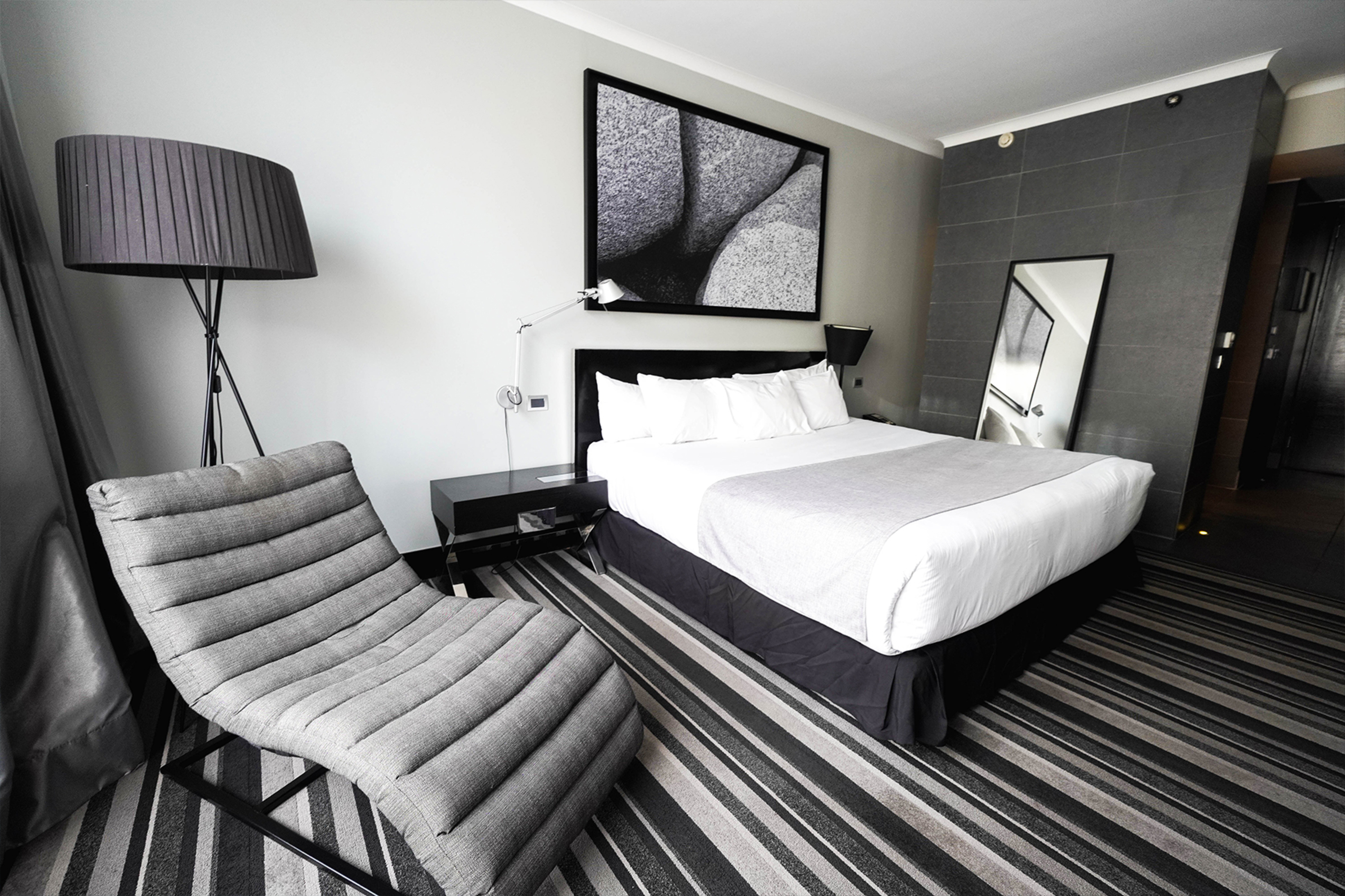 Guest room at the Wyndham Santiago Pettra in Santiago, Other than US/Canada