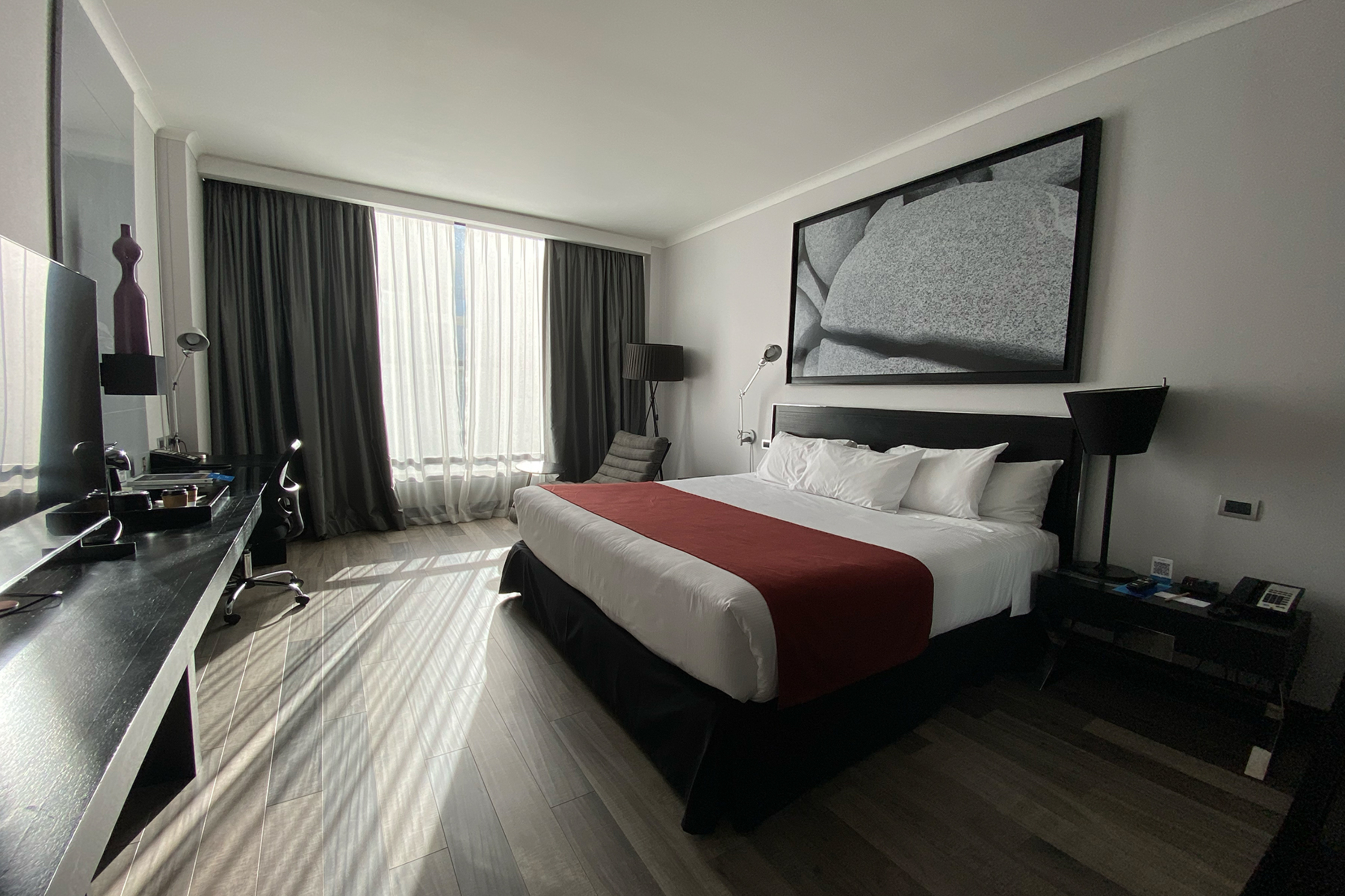 Guest room at the Wyndham Santiago Pettra in Santiago, Other than US/Canada