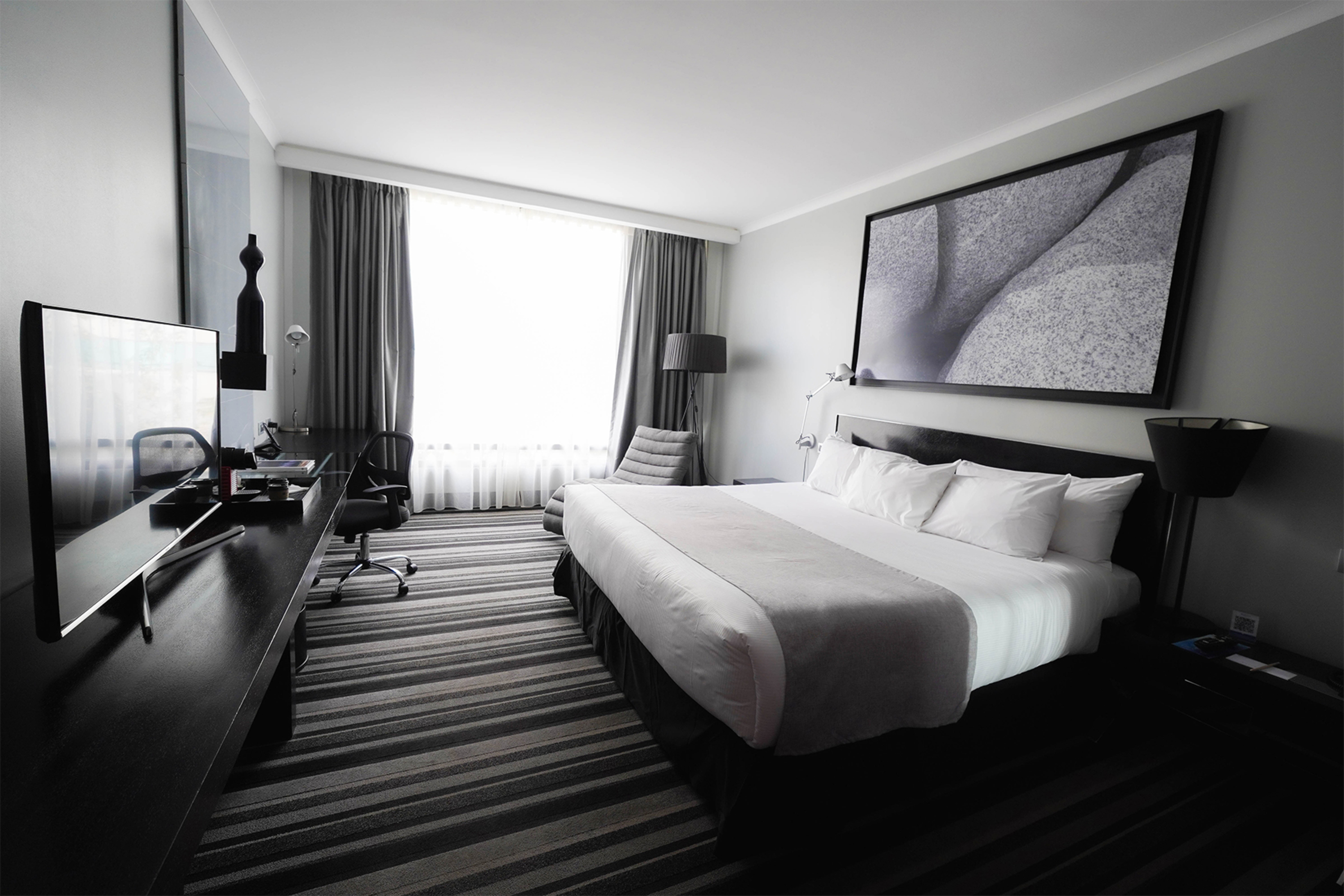 Guest room at the Wyndham Santiago Pettra in Santiago, Other than US/Canada