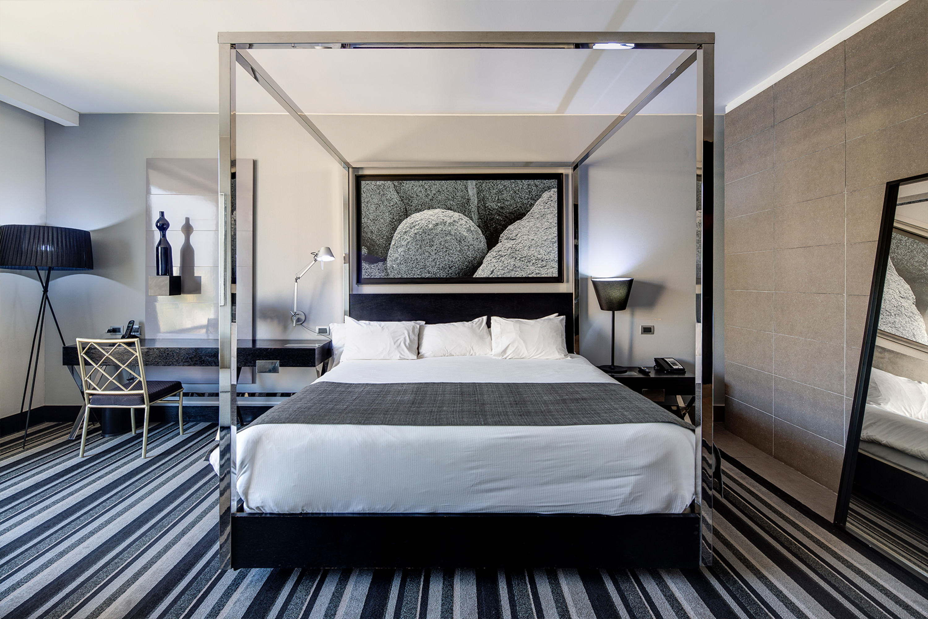 Guest room at the Wyndham Santiago Pettra in Santiago, Other than US/Canada