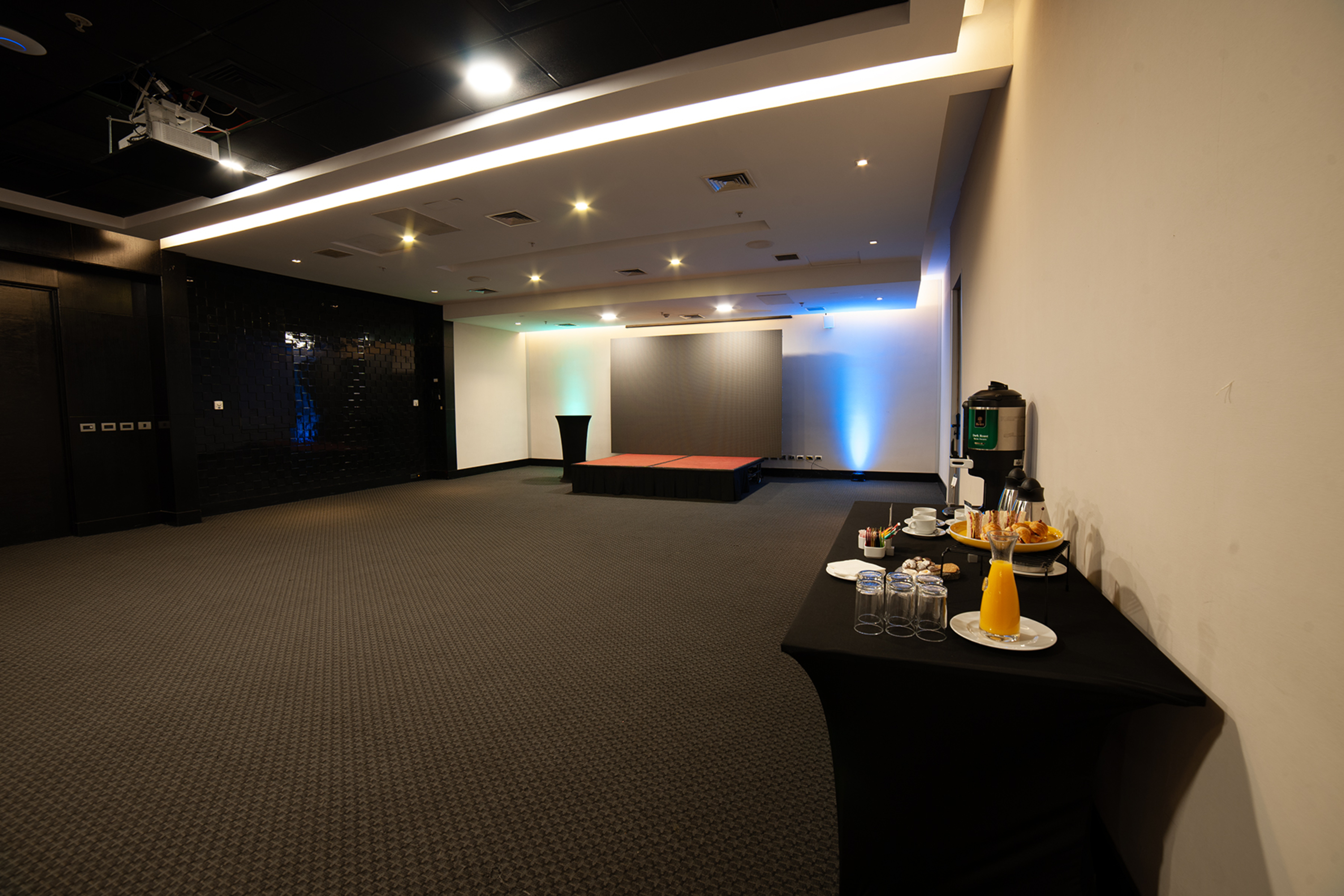 Meeting room at Wyndham Santiago Pettra in Santiago, Other than US/Canada