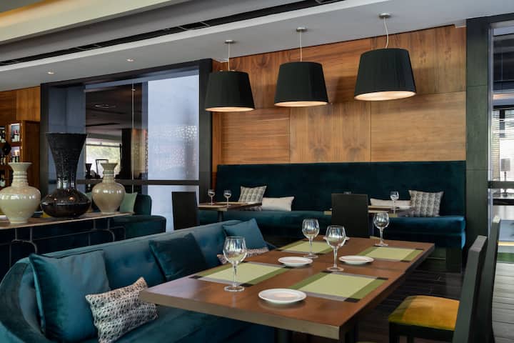 Wyndham Santiago Pettra restaurant in Santiago, Other than US/Canada