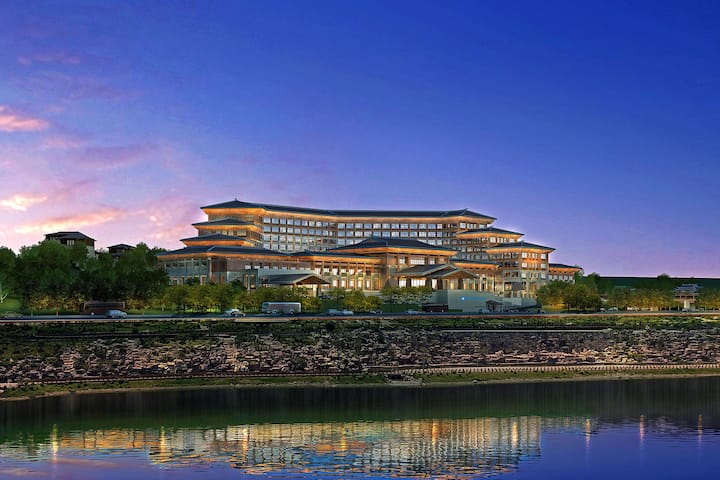 Exterior of Wyndham Baise Resort hotel in Baise, Other than US/Canada