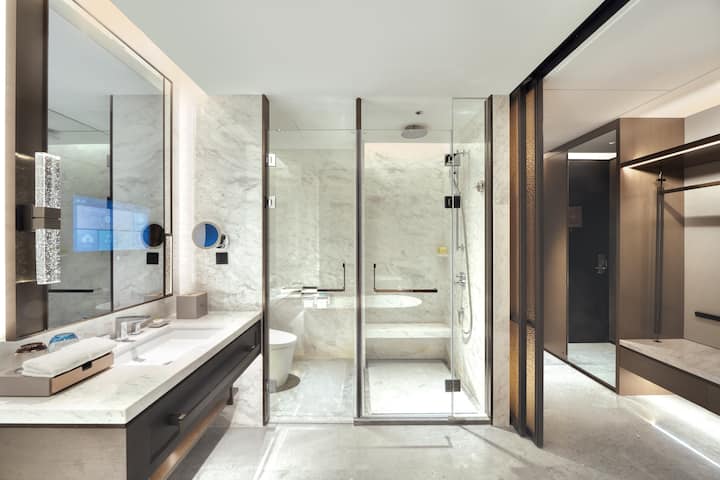 Guest room bath at the Wyndham Xiongan in Baoding, Other than US/Canada