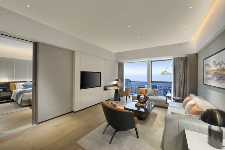 Guest room at the Wyndham Xiongan in Baoding, Other than US/Canada