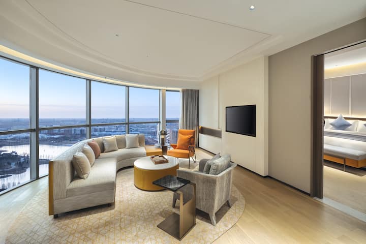 Guest room at the Wyndham Xiongan in Baoding, Other than US/Canada