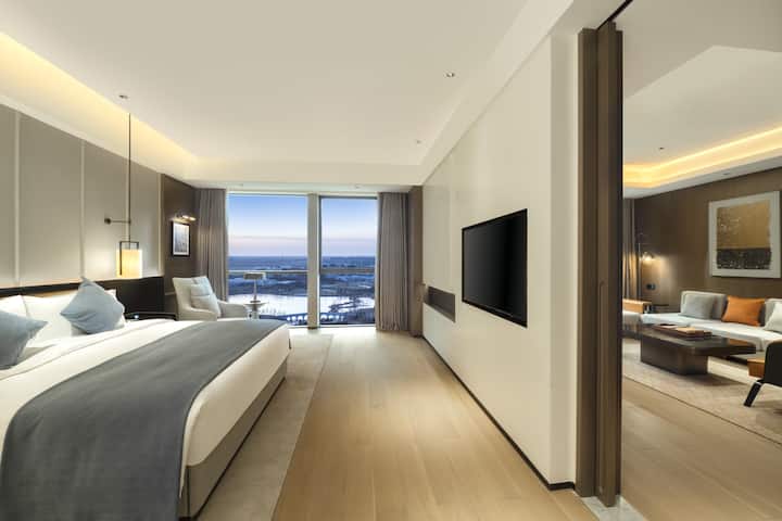 Guest room at the Wyndham Xiongan in Baoding, Other than US/Canada