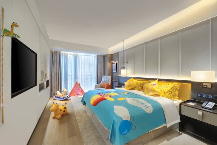 Guest room at the Wyndham Xiongan in Baoding, Other than US/Canada