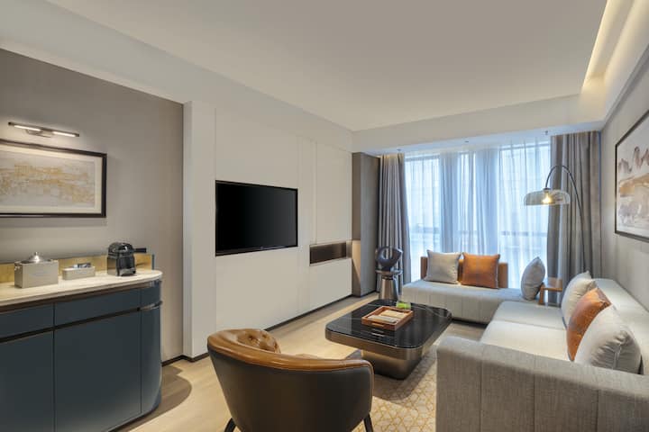 Guest room at the Wyndham Xiongan in Baoding, Other than US/Canada