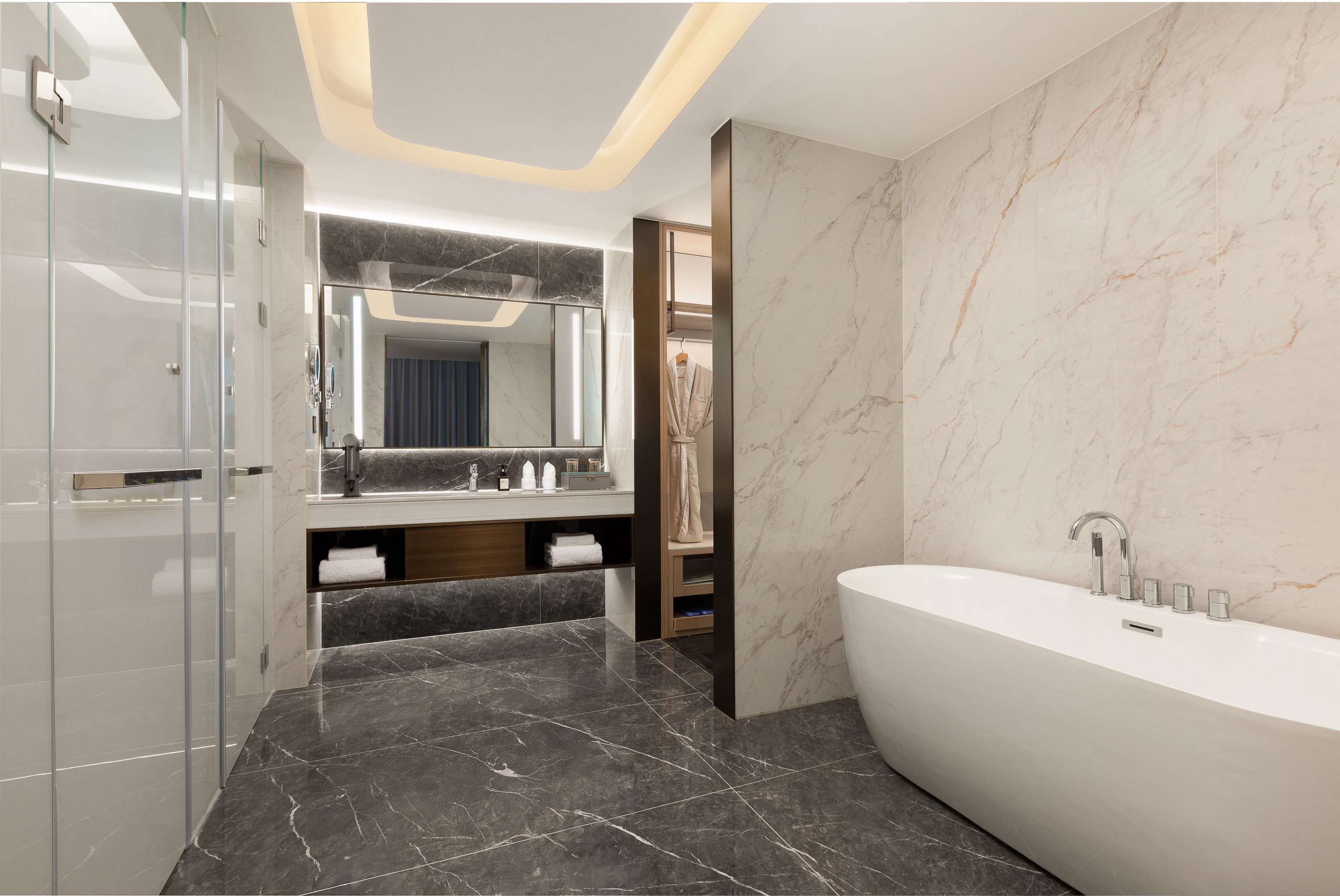 Guest room bath at the Wyndham Chongqing Changshou Hi-tech in Chong Qing, Other than US/Canada