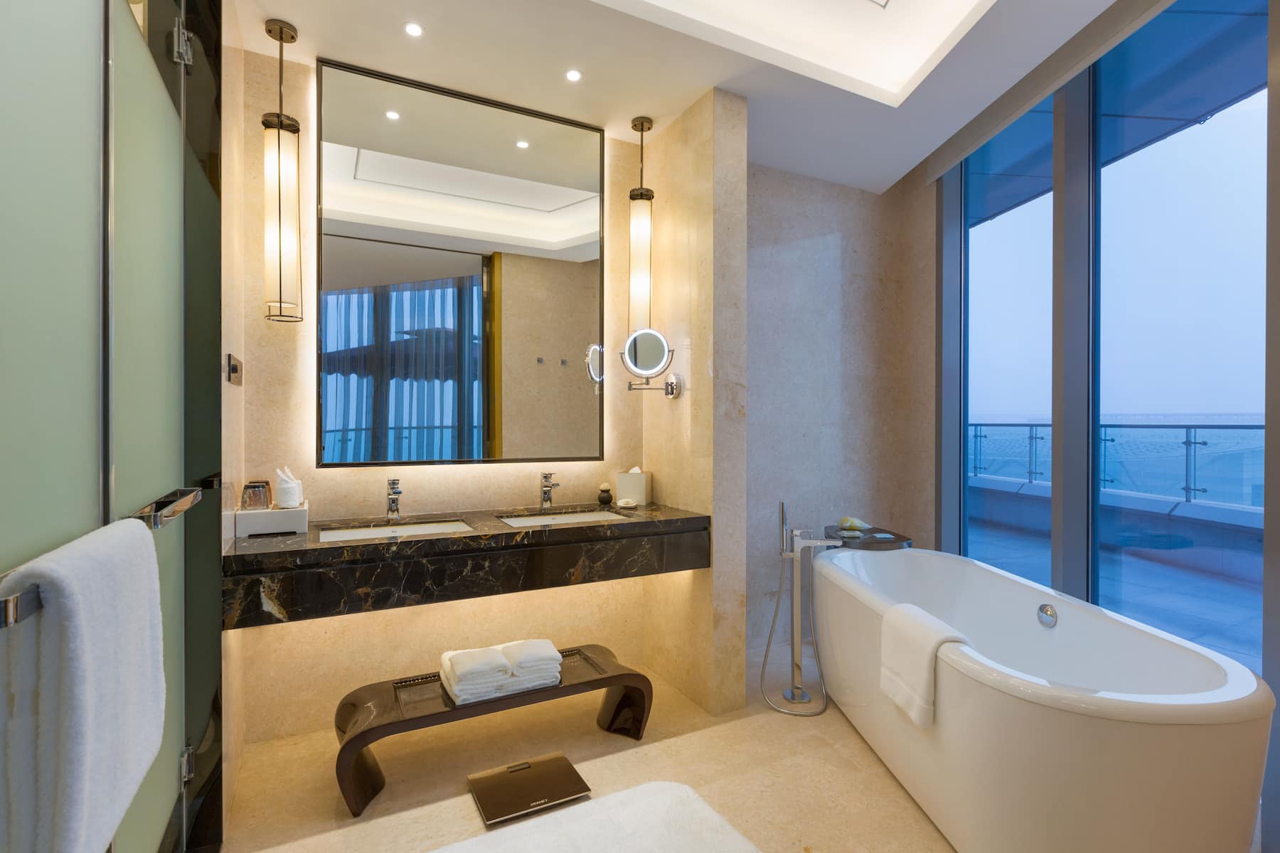 Guest room at the Wyndham Chongqing Yuelai in Chongqing, Other than US/Canada