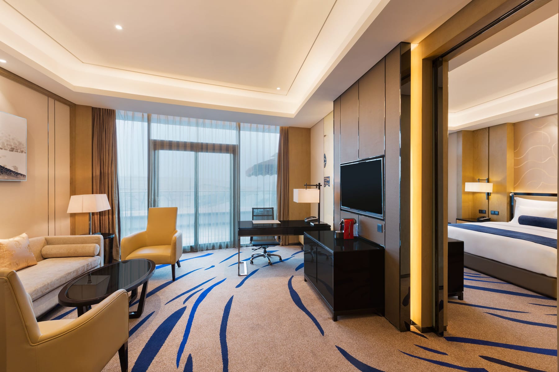 Guest room at the Wyndham Chongqing Yuelai in Chongqing, Other than US/Canada
