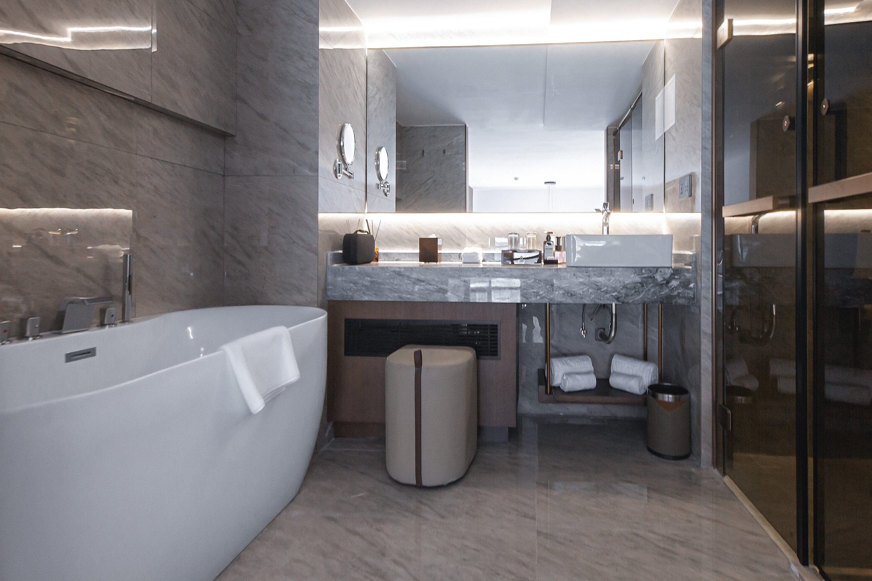 Guest room bath at the Wyndham Dalian Jinpu in Dalian, Other than US/Canada