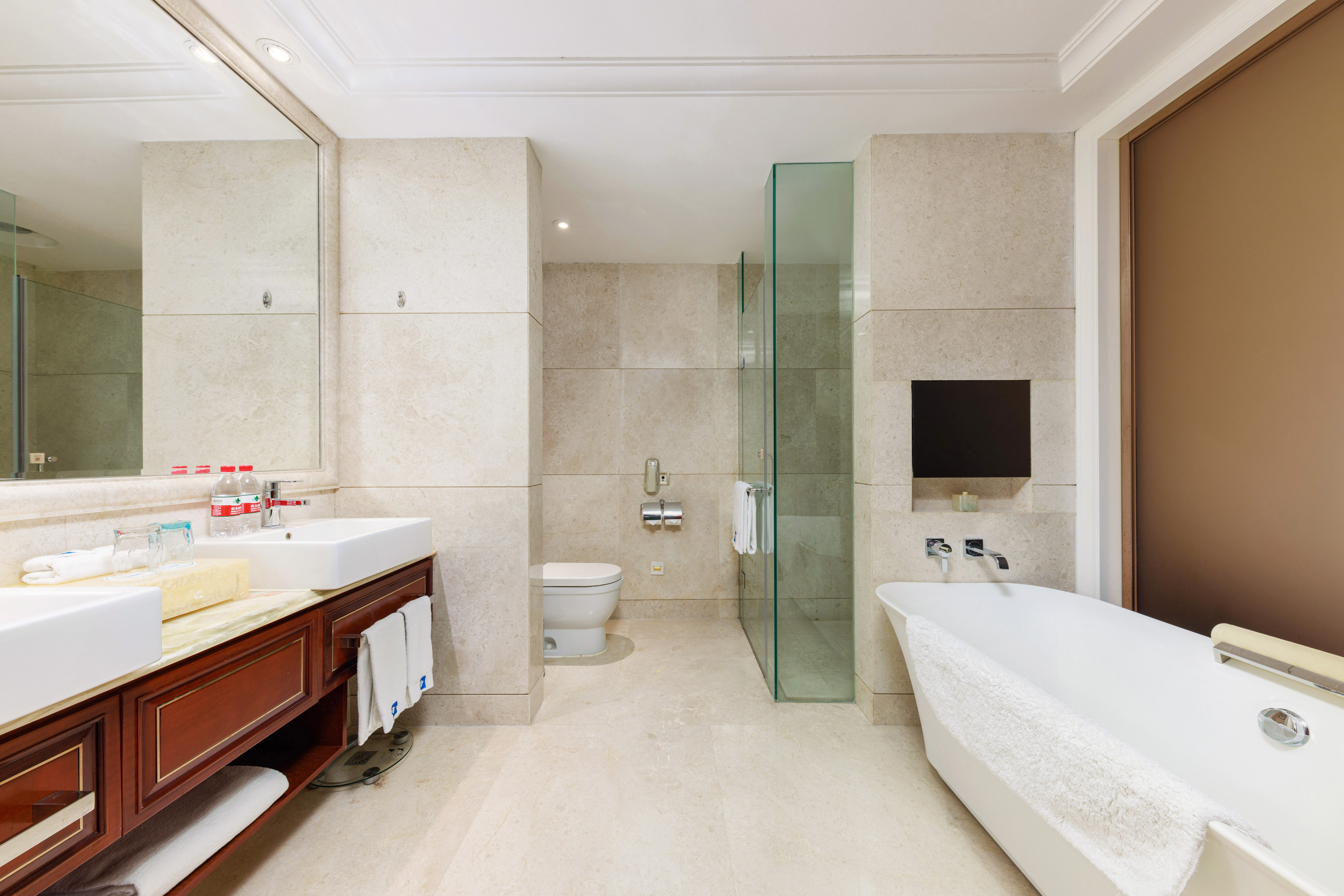 Guest room bath at the Wyndham Foshan Shunde in Foshan, Other than US/Canada
