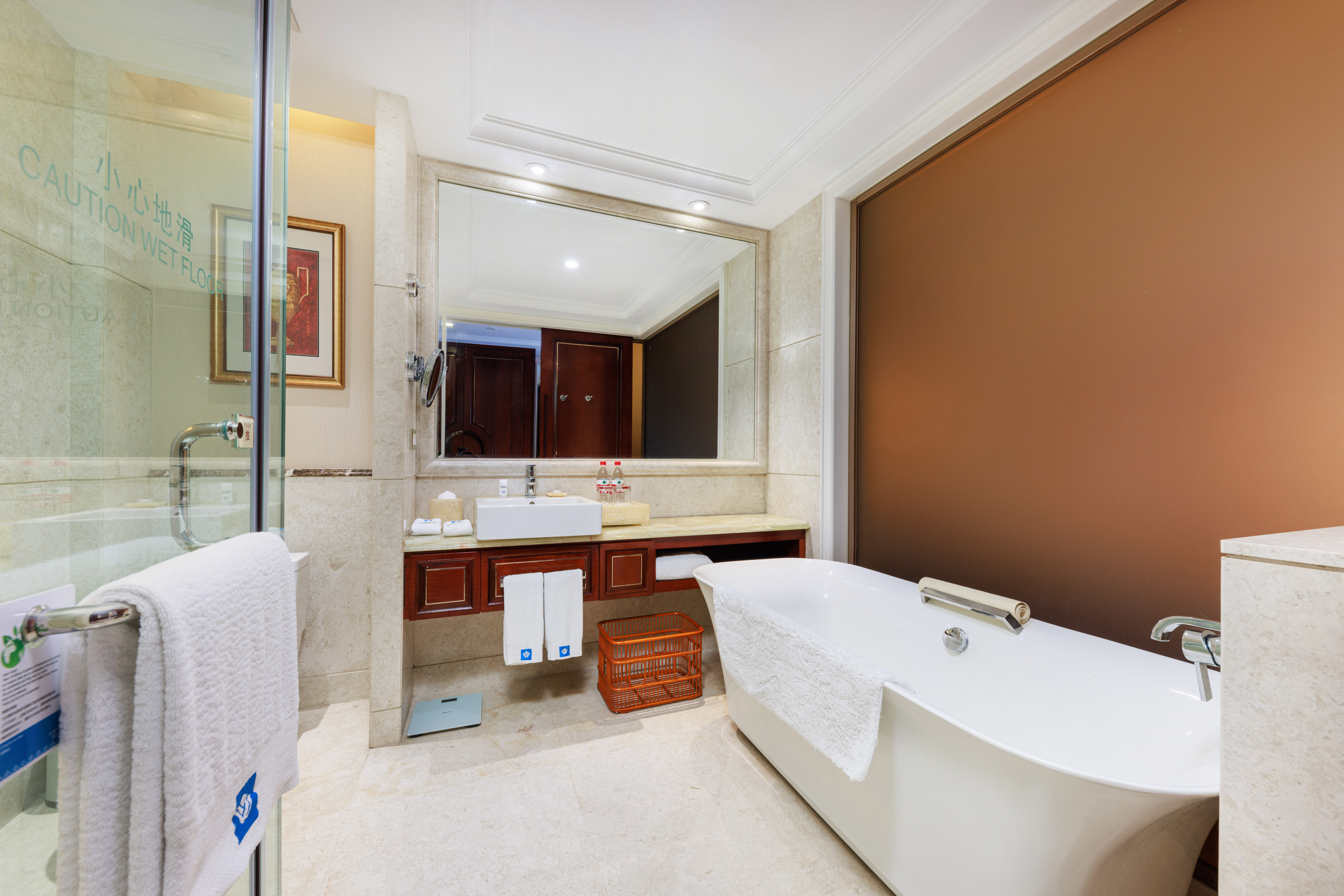 Guest room bath at the Wyndham Foshan Shunde in Foshan, Other than US/Canada