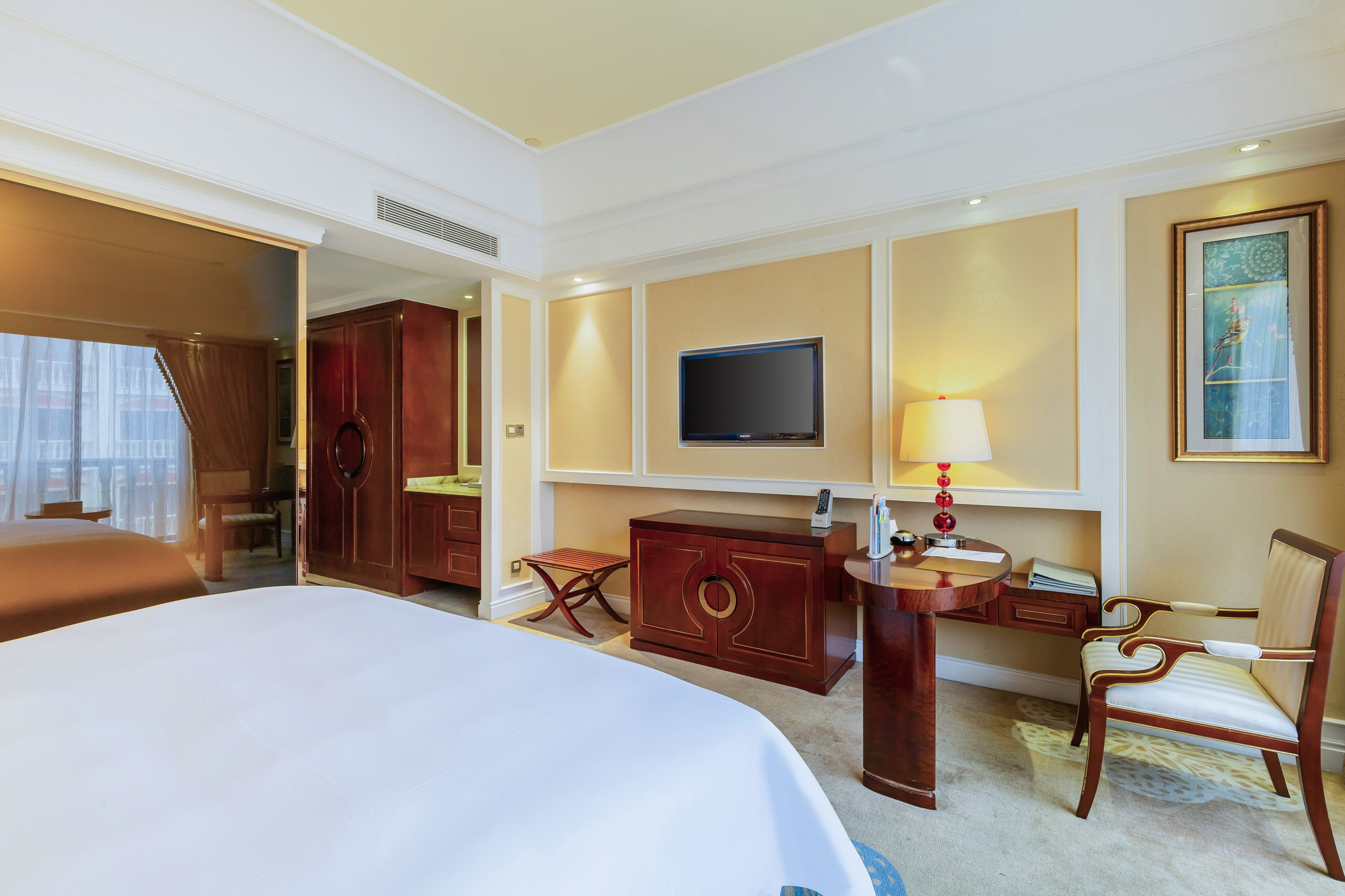 Guest room at the Wyndham Foshan Shunde in Foshan, Other than US/Canada
