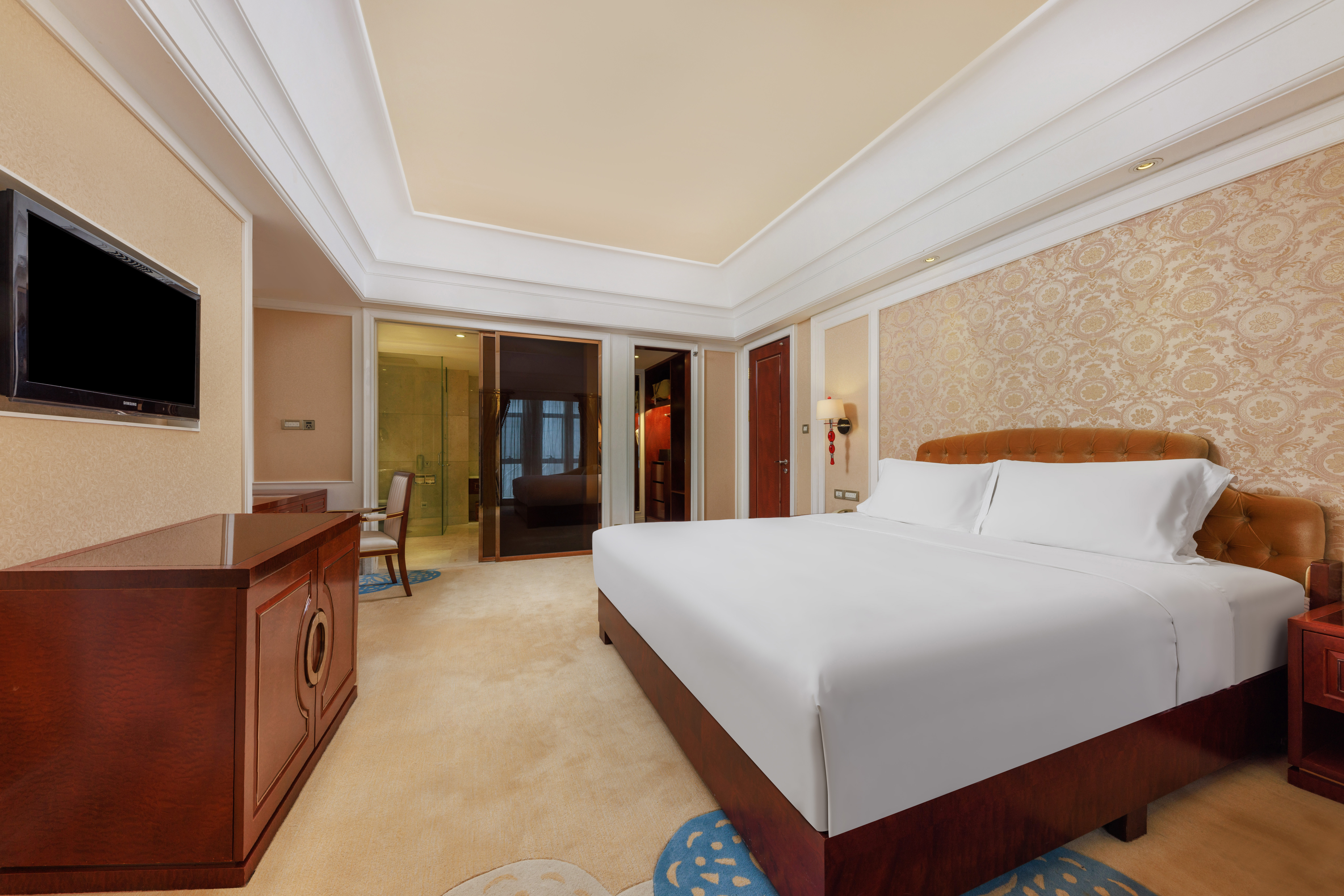 Guest room at the Wyndham Foshan Shunde in Foshan, Other than US/Canada
