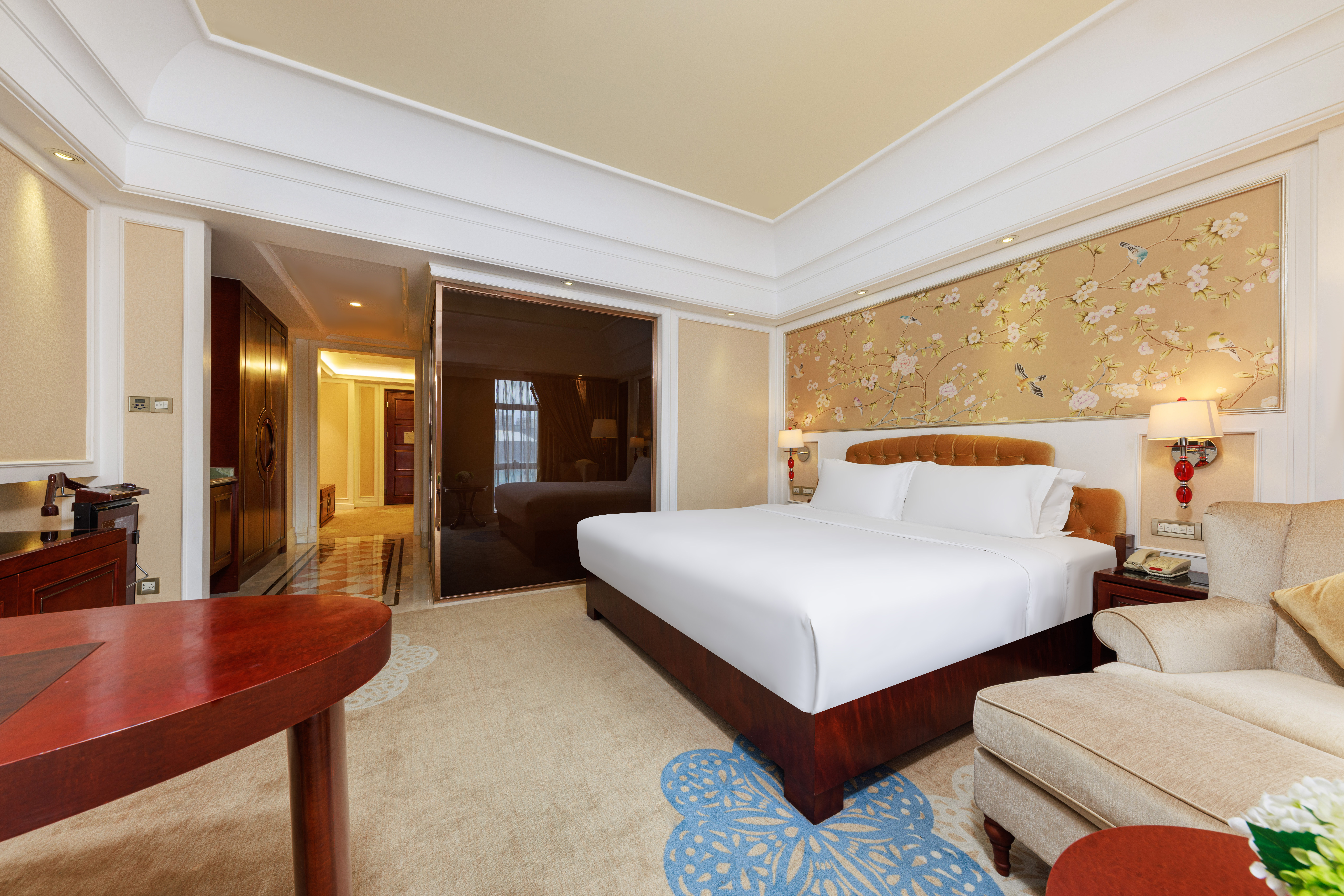 Guest room at the Wyndham Foshan Shunde in Foshan, Other than US/Canada