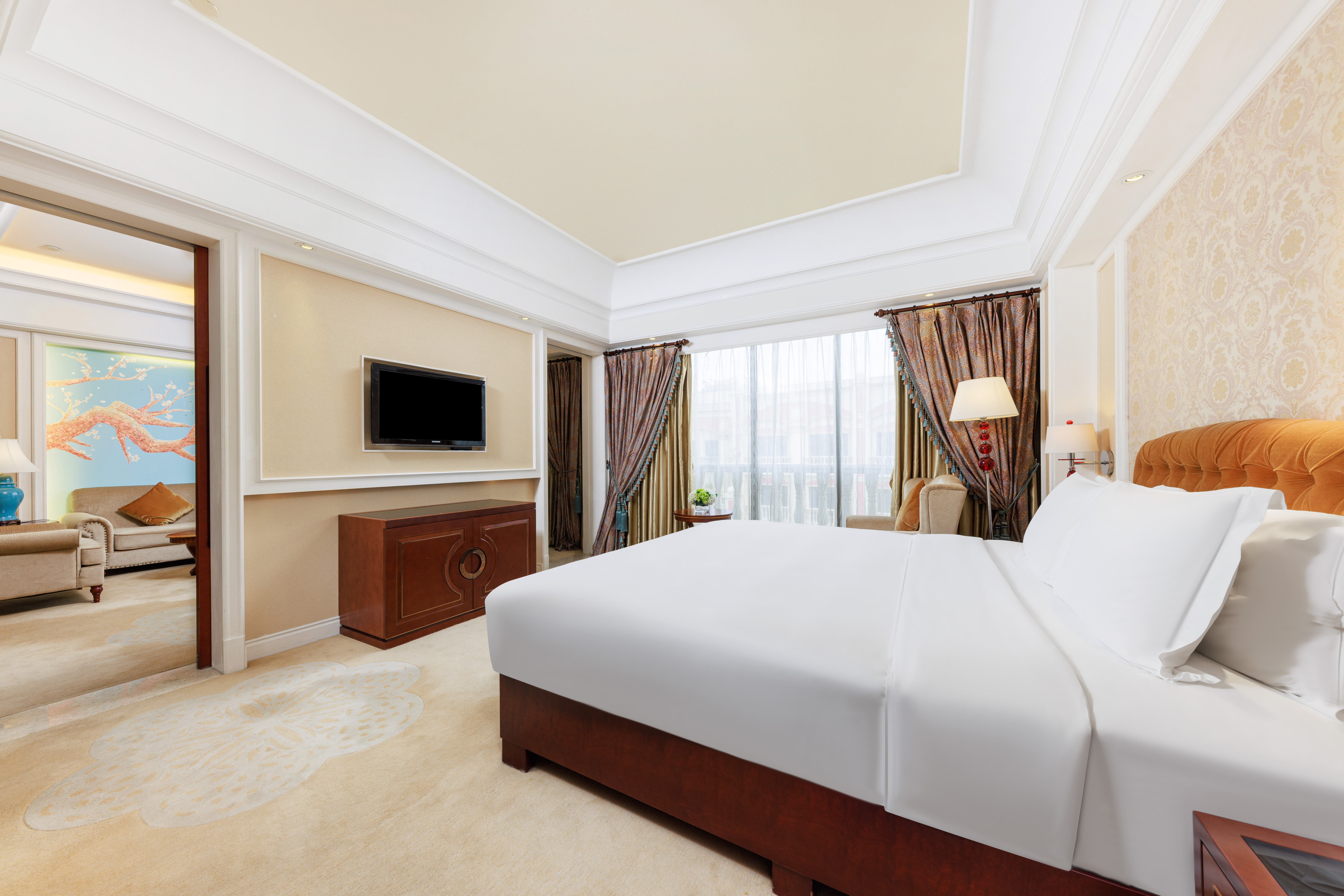 Guest room at the Wyndham Foshan Shunde in Foshan, Other than US/Canada