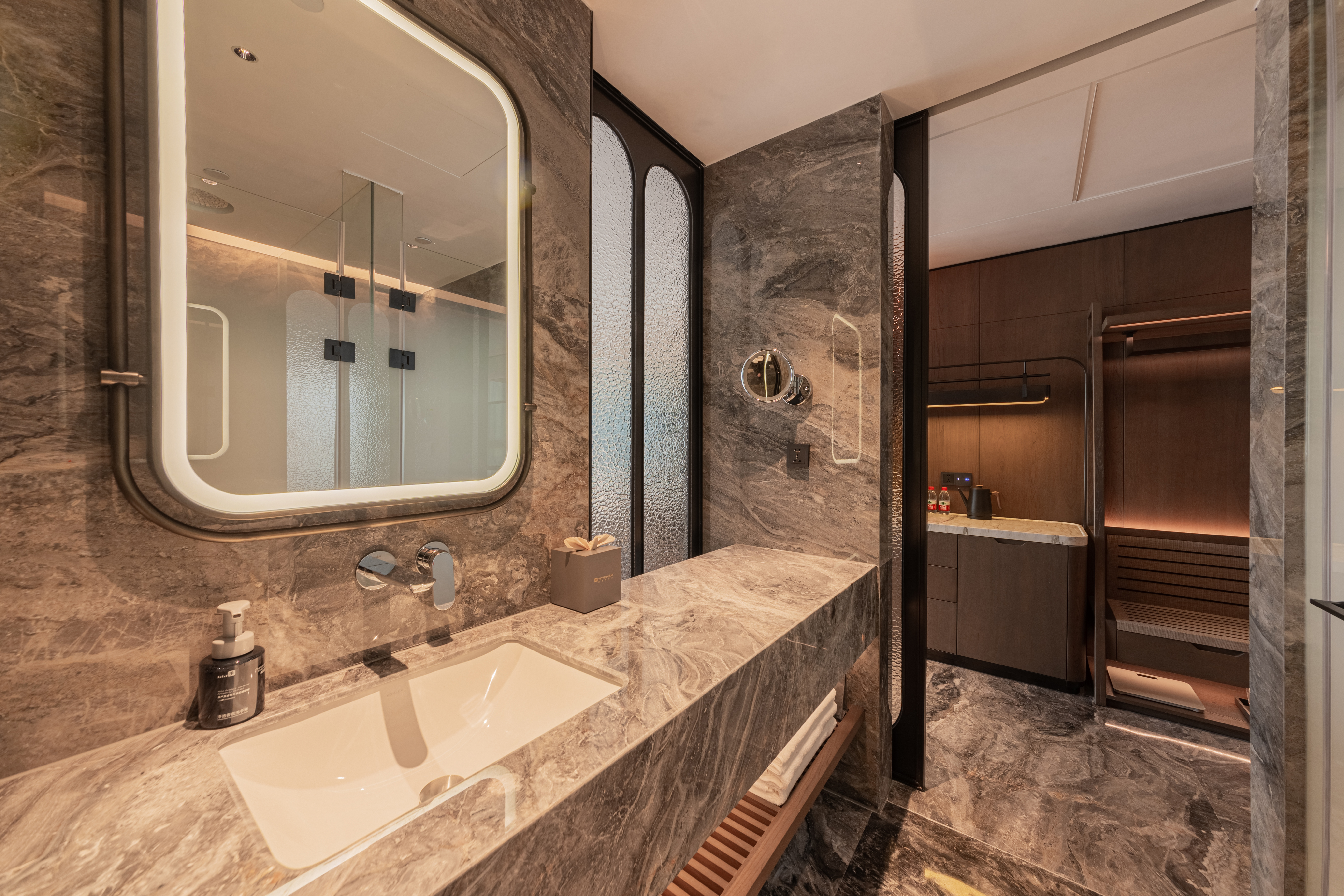 Guest room bath at the Wyndham Fuzhou Gulou in Fuzhou, Other than US/Canada