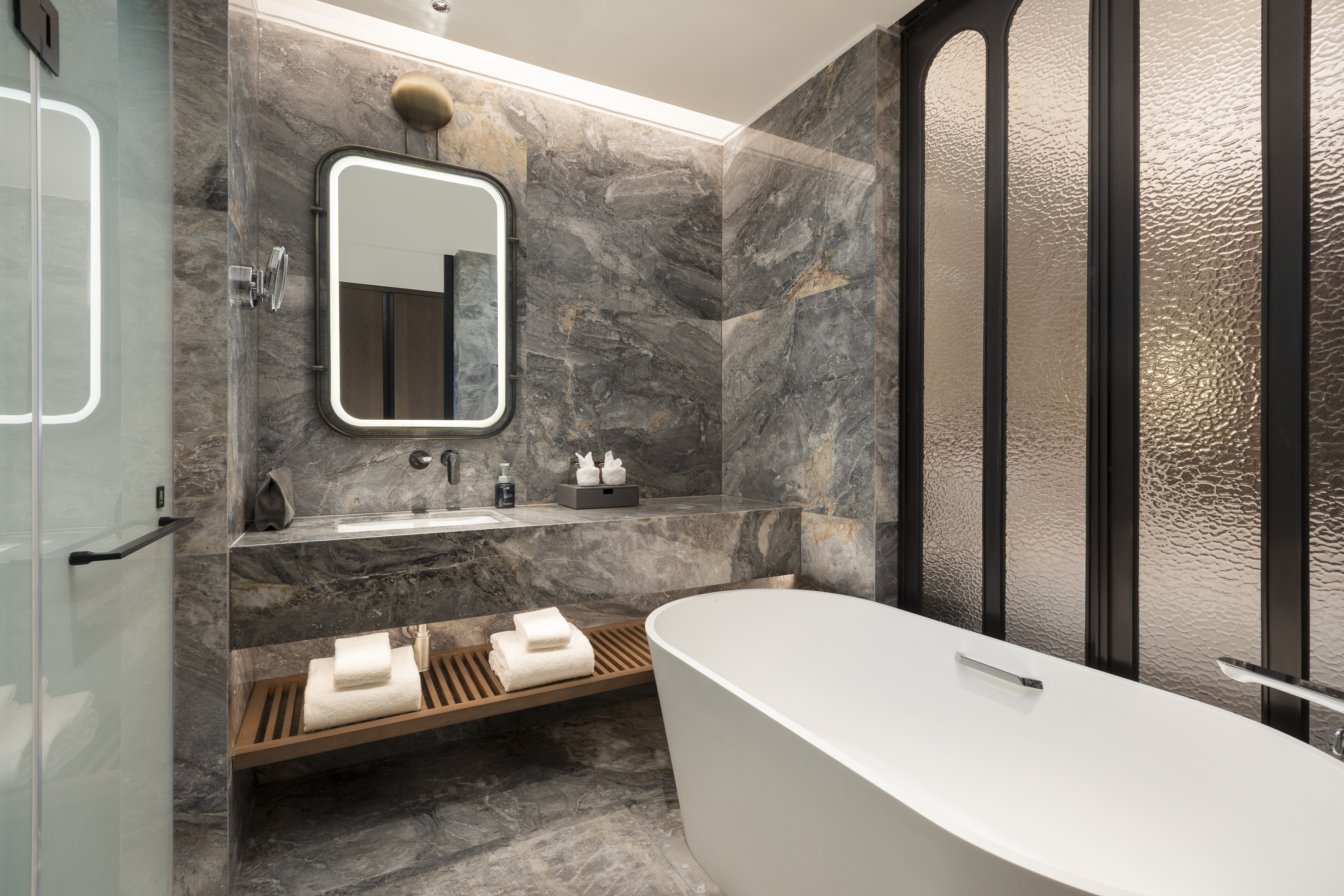 Guest room bath at the Wyndham Fuzhou Gulou in Fuzhou, Other than US/Canada