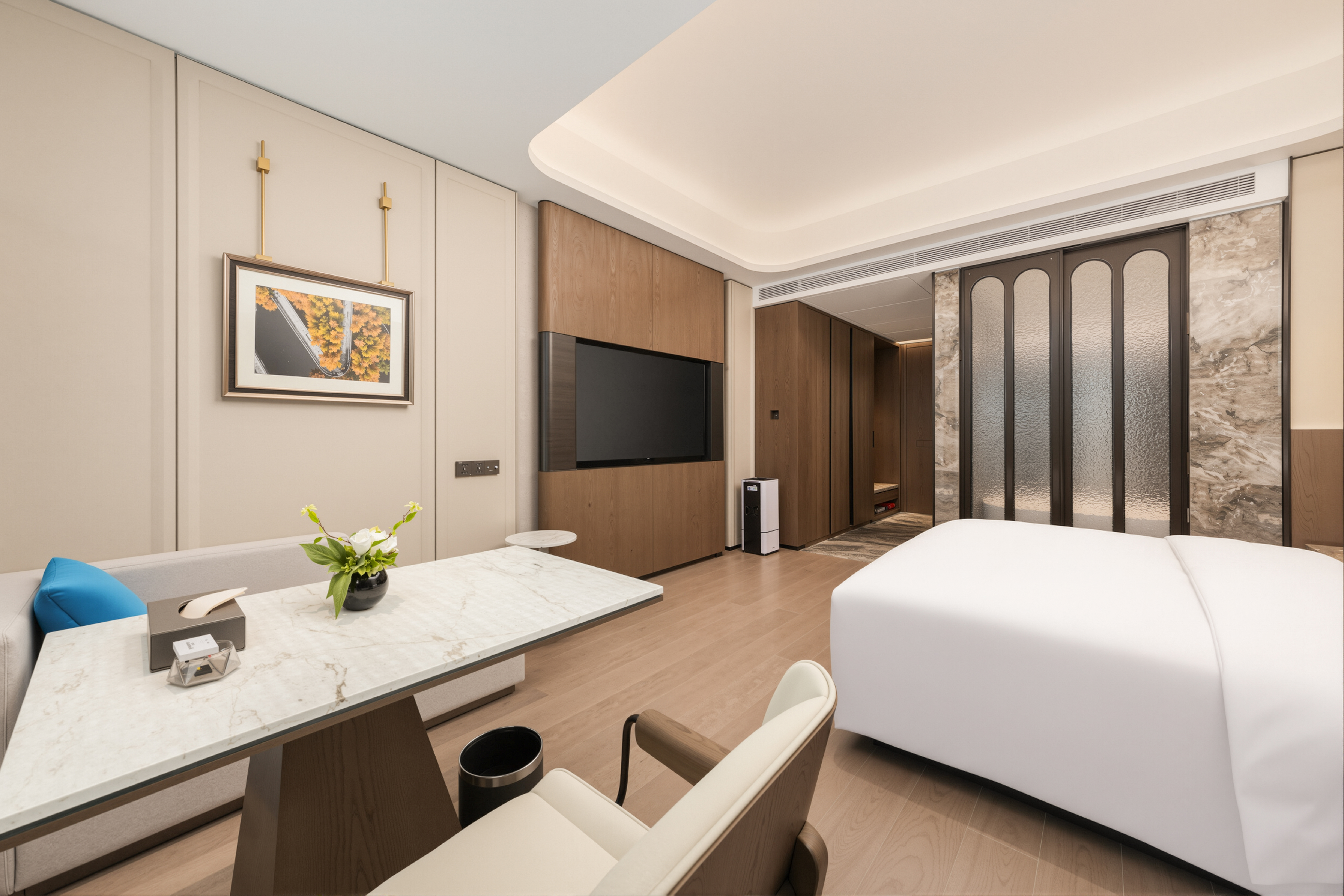 Guest room at the Wyndham Fuzhou Gulou in Fuzhou, Other than US/Canada