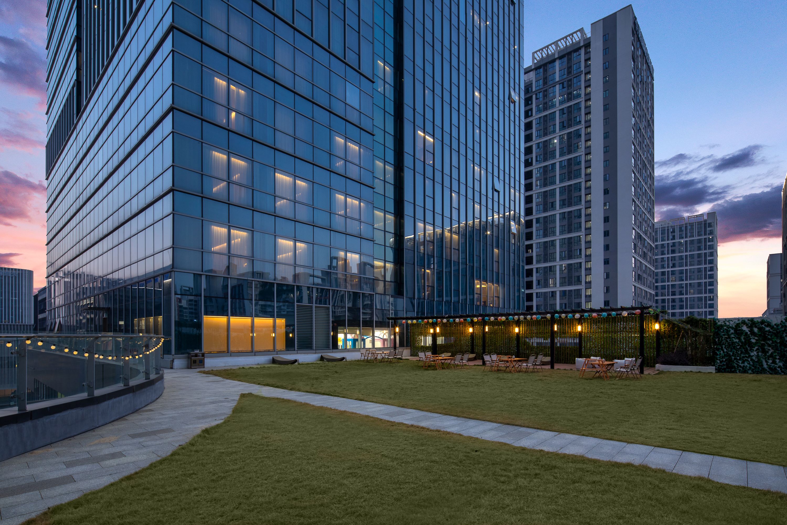 Exterior of Wyndham Guangzhou Baiyun Mountain hotel in Guangzhou, Other than US/Canada