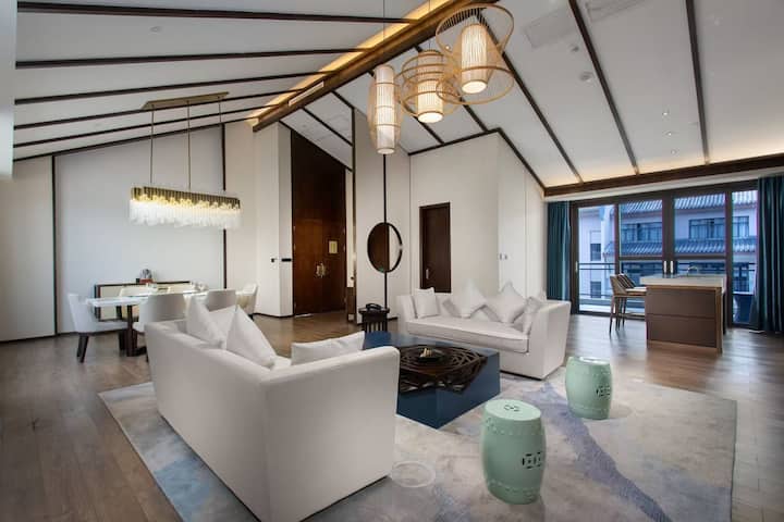 Guest room at the Wyndham Guilin Pingle in Guilin, Other than US/Canada