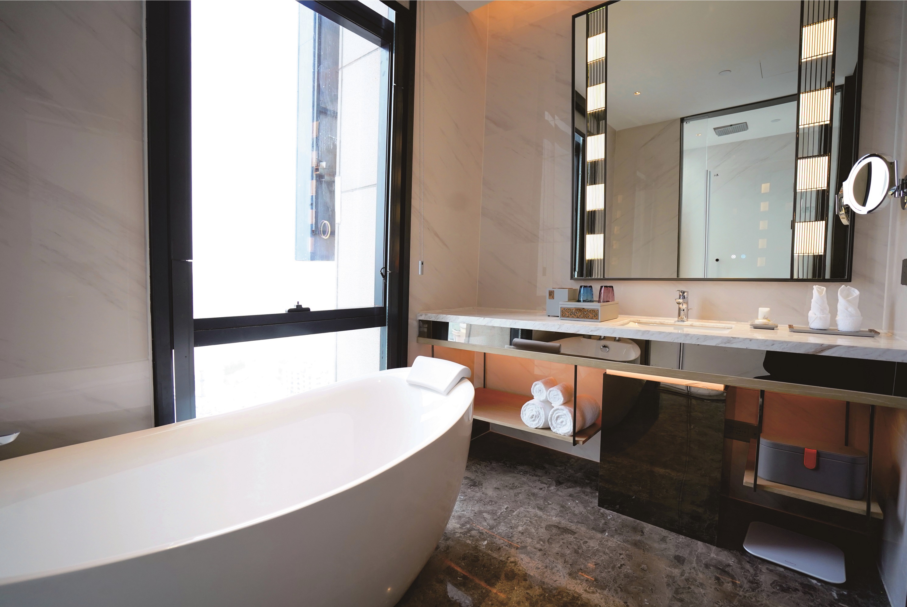 Guest room bath at the Wyndham Handan Congtai in Handan, Other than US/Canada