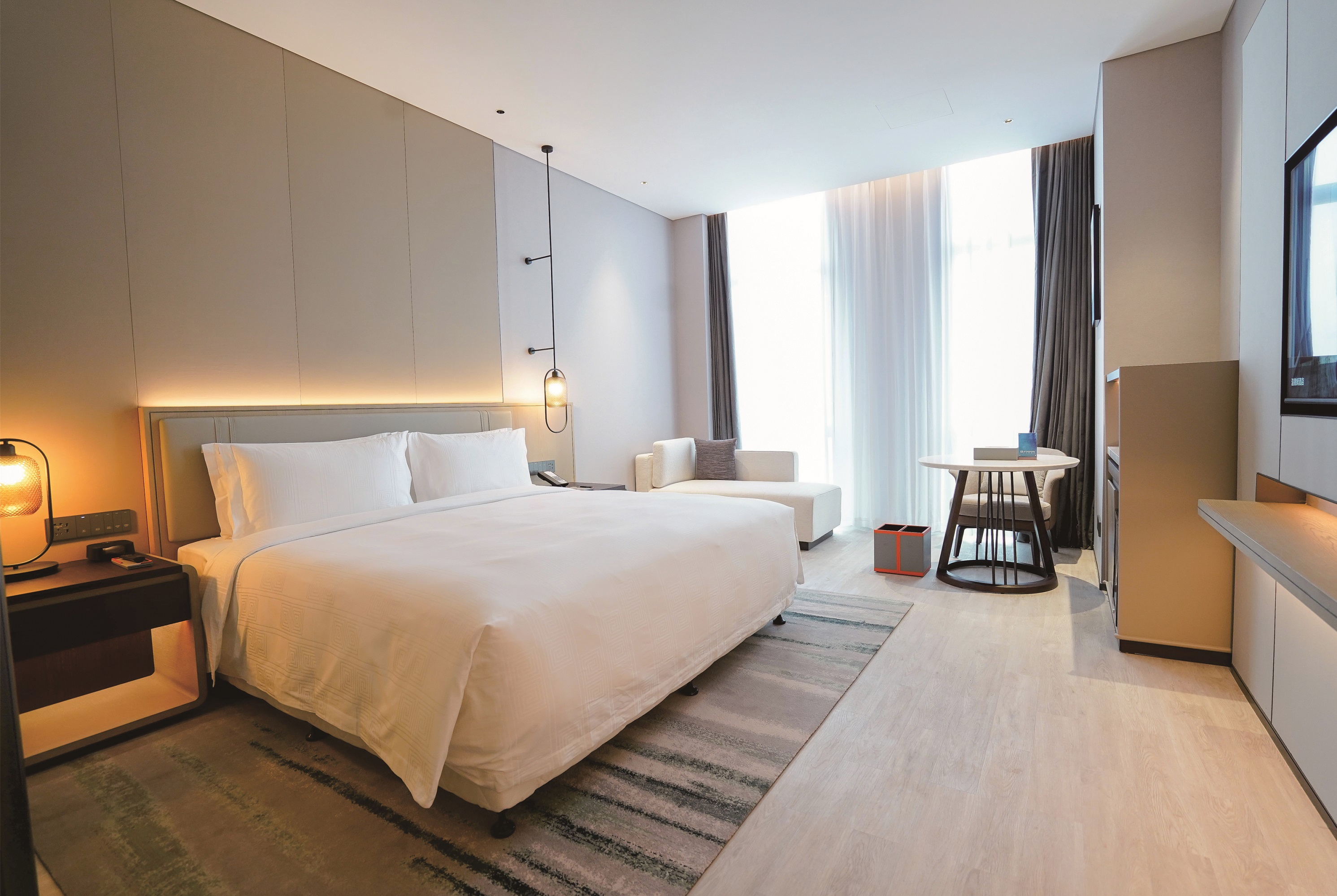 Guest room at the Wyndham Handan Congtai in Handan, Other than US/Canada