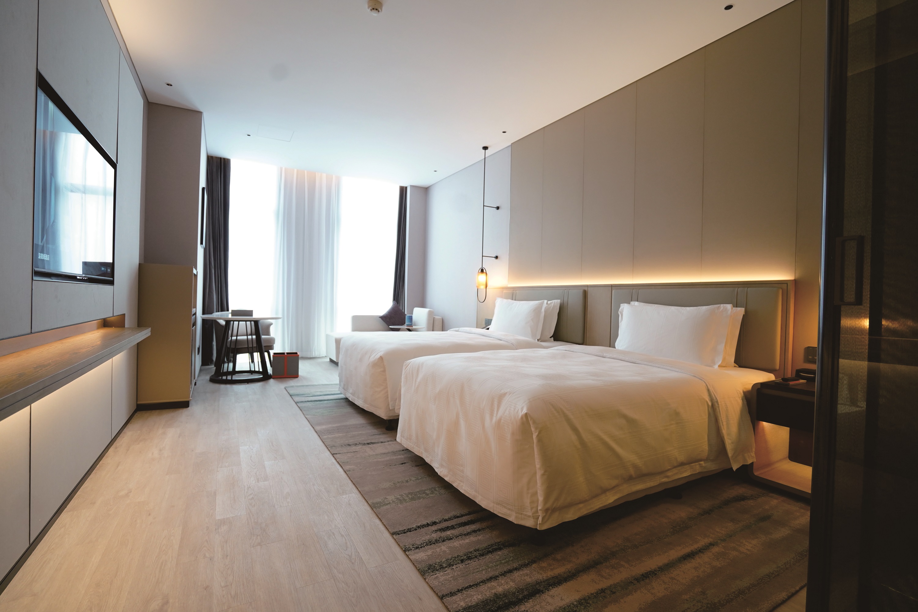 Guest room at the Wyndham Handan Congtai in Handan, Other than US/Canada