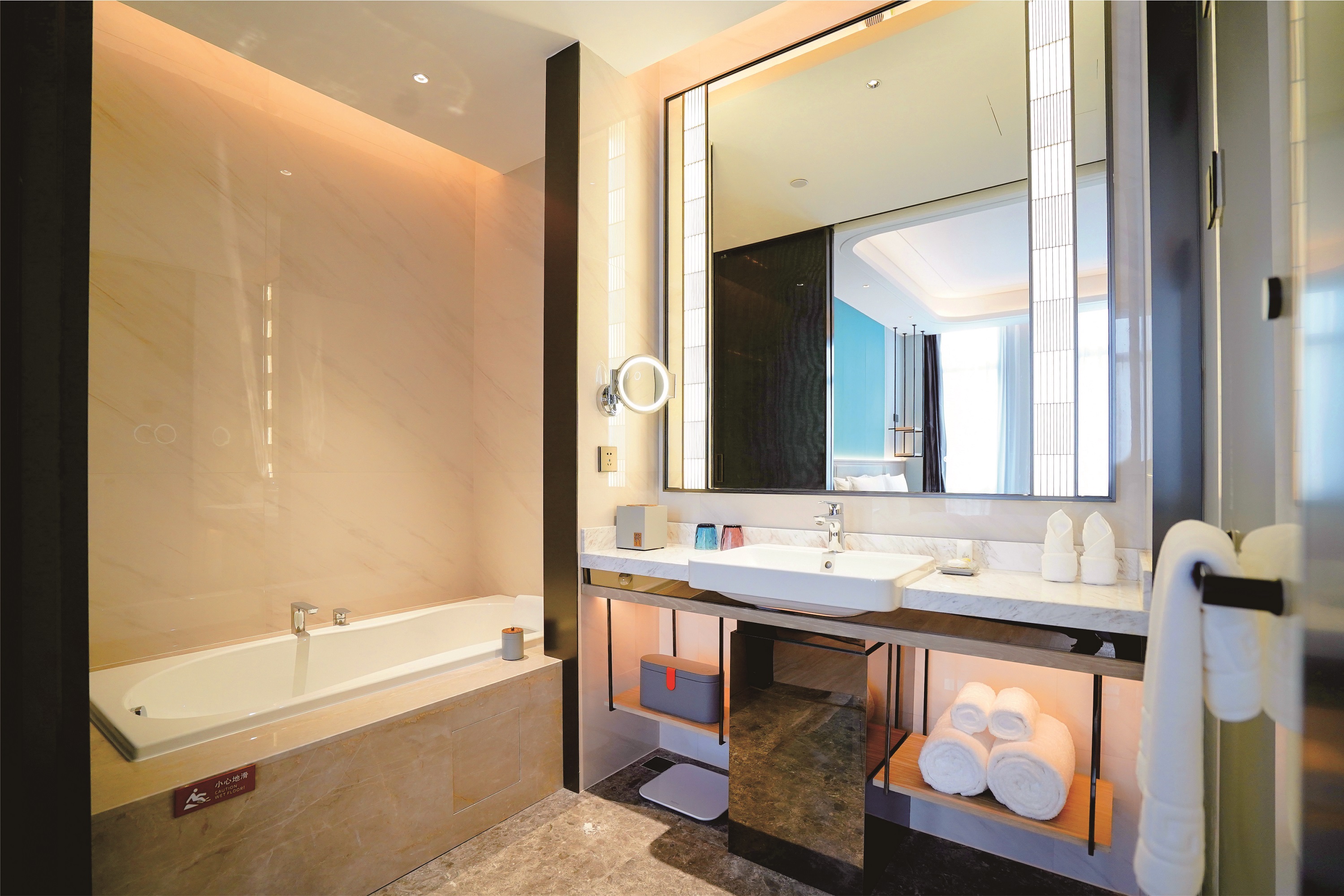 Guest room bath at the Wyndham Handan Congtai in Handan, Other than US/Canada