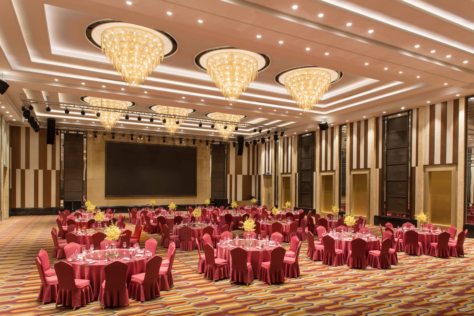 Meeting room banquet rounds at Wyndham HangZhou East in Hangzhou, Other than US/Canada