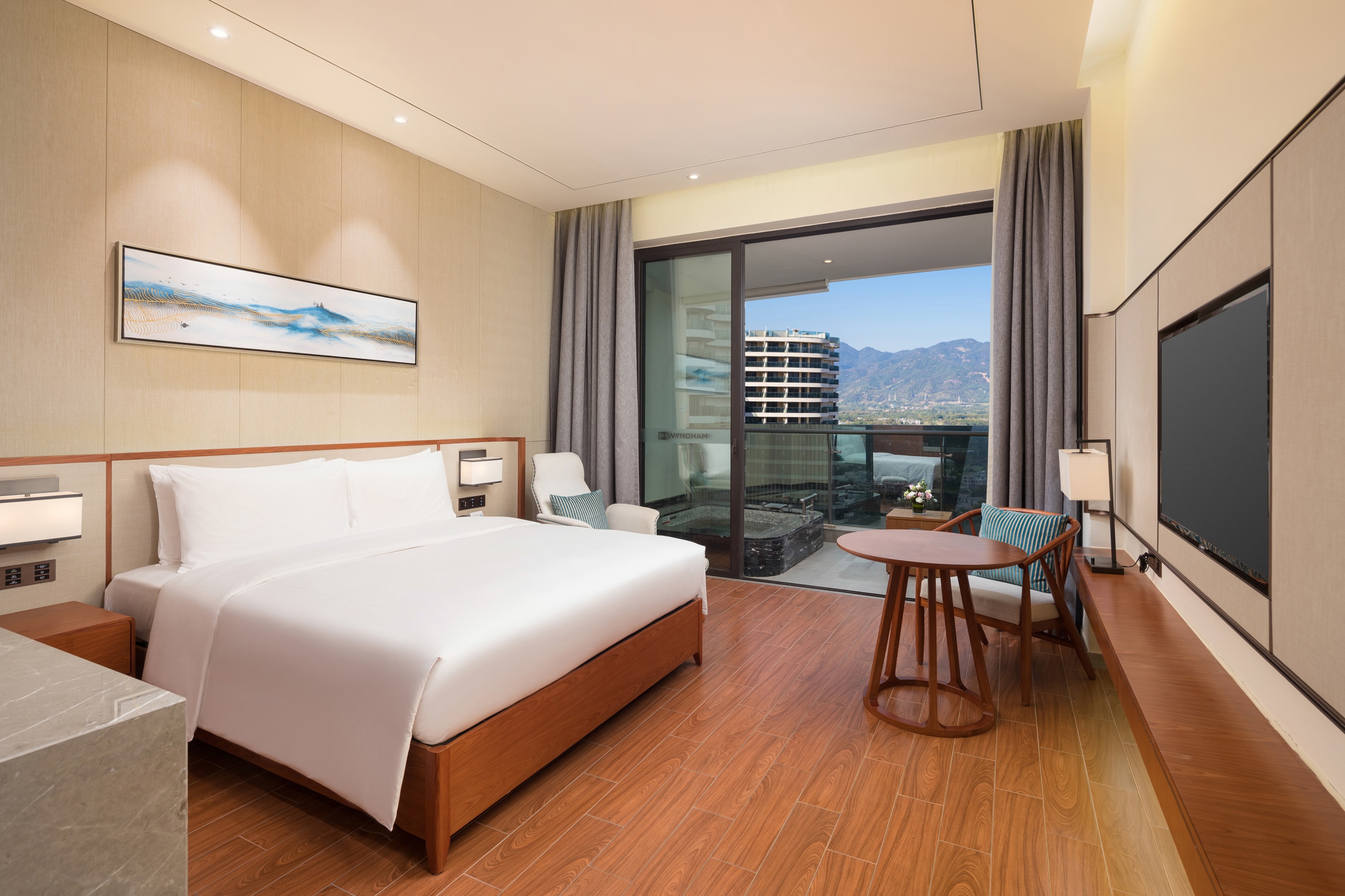 Guest room at the Wyndham Nankunshan in Huizhou, Other than US/Canada