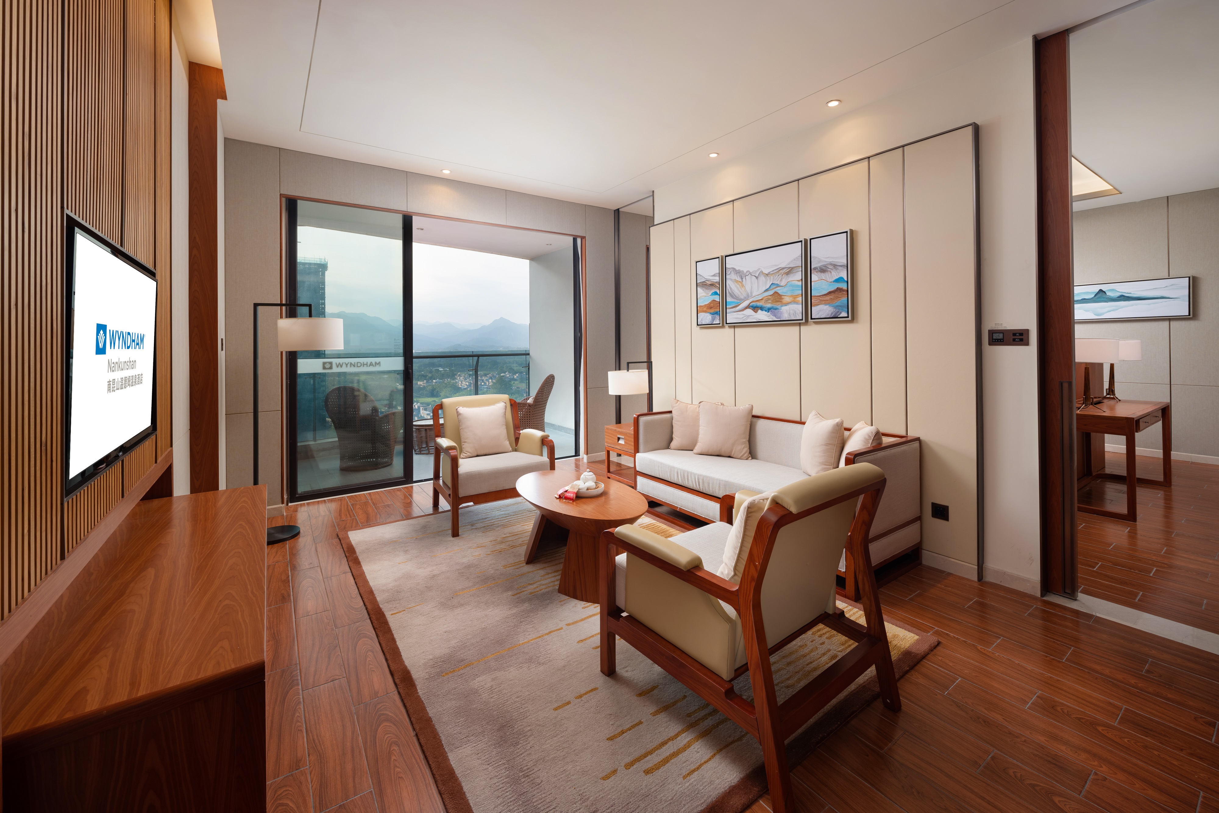 Guest room at the Wyndham Nankunshan in Huizhou, Other than US/Canada