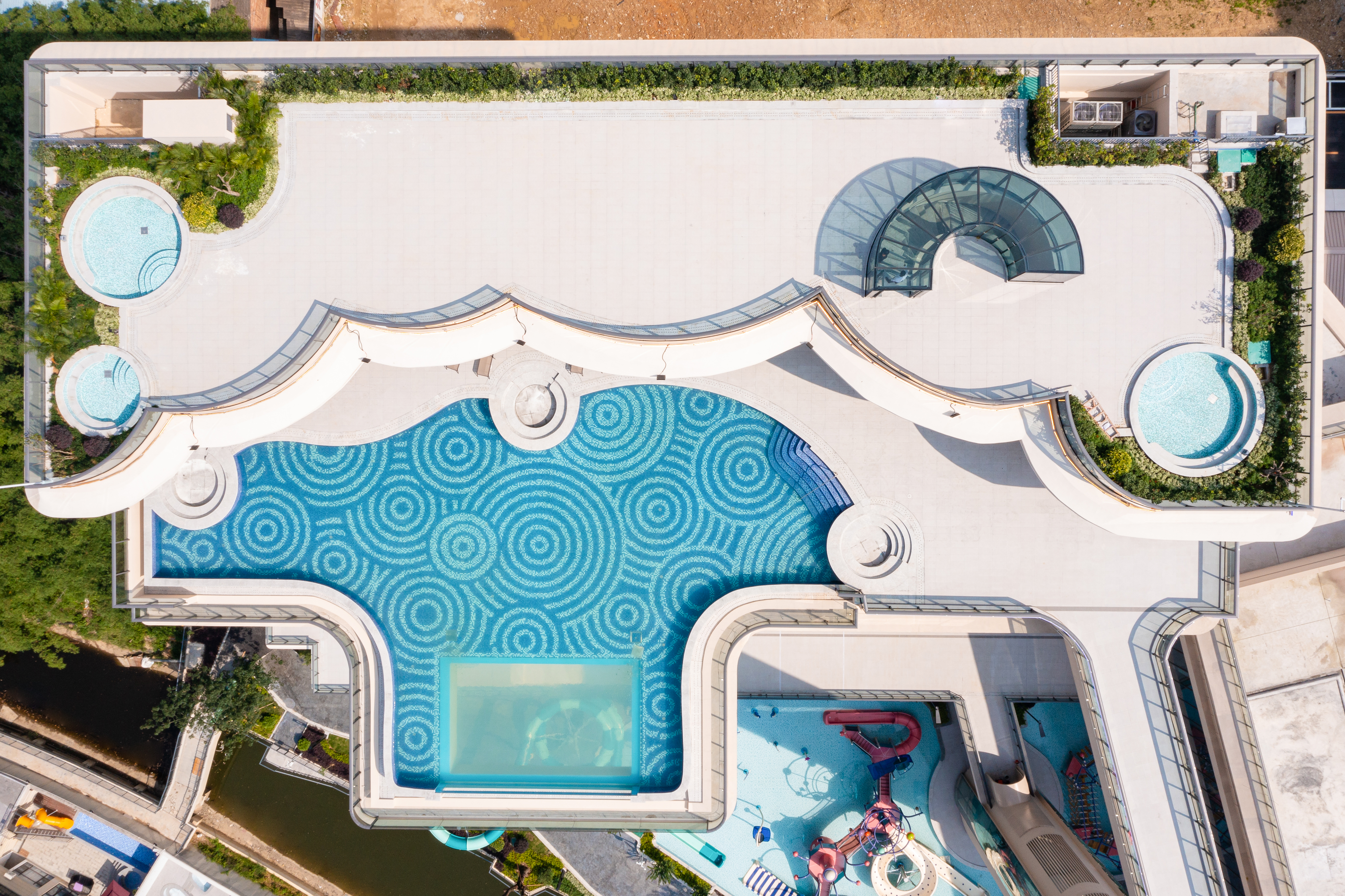 Pool at the Wyndham Nankunshan in Huizhou, Other than US/Canada
