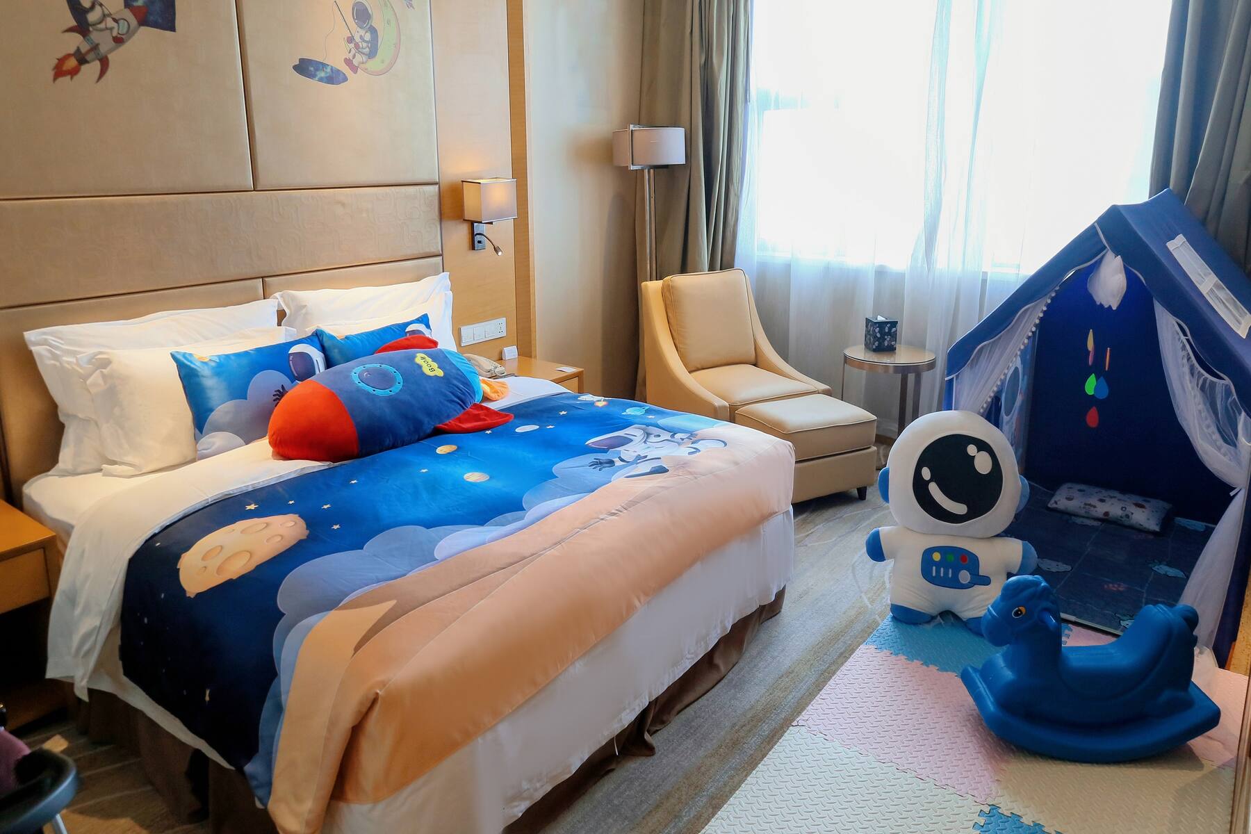Guest room at the Wyndham Jingzhou in Jingzhou, Other than US/Canada
