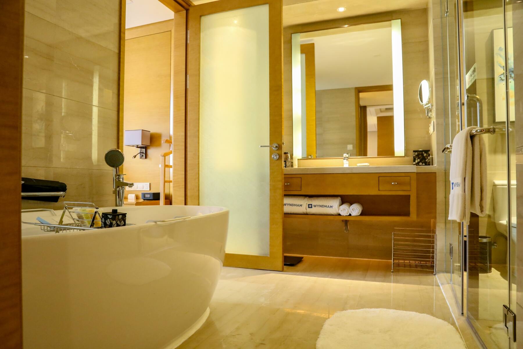 Guest room bath at the Wyndham Jingzhou in Jingzhou, Other than US/Canada