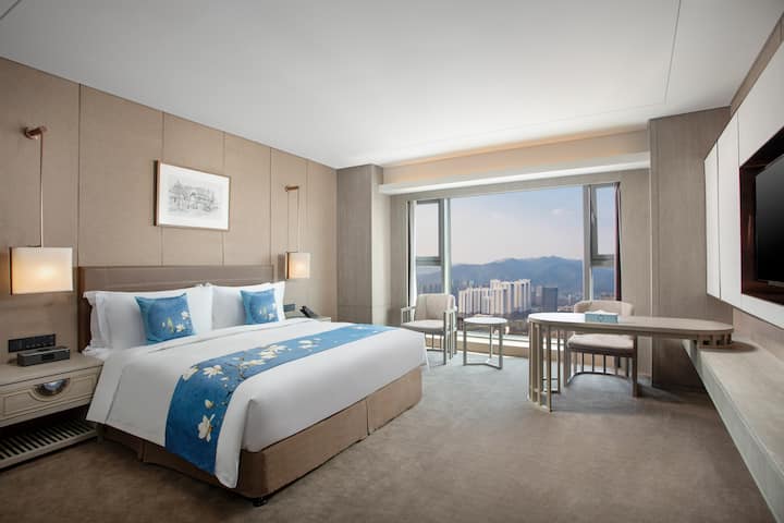 Guest room at the Wyndham Kunming Panlong in Kunming, Other than US/Canada