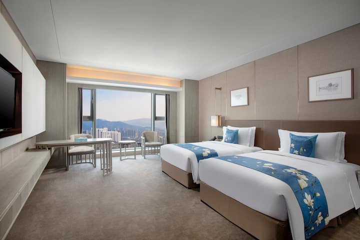 Guest room at the Wyndham Kunming Panlong in Kunming, Other than US/Canada