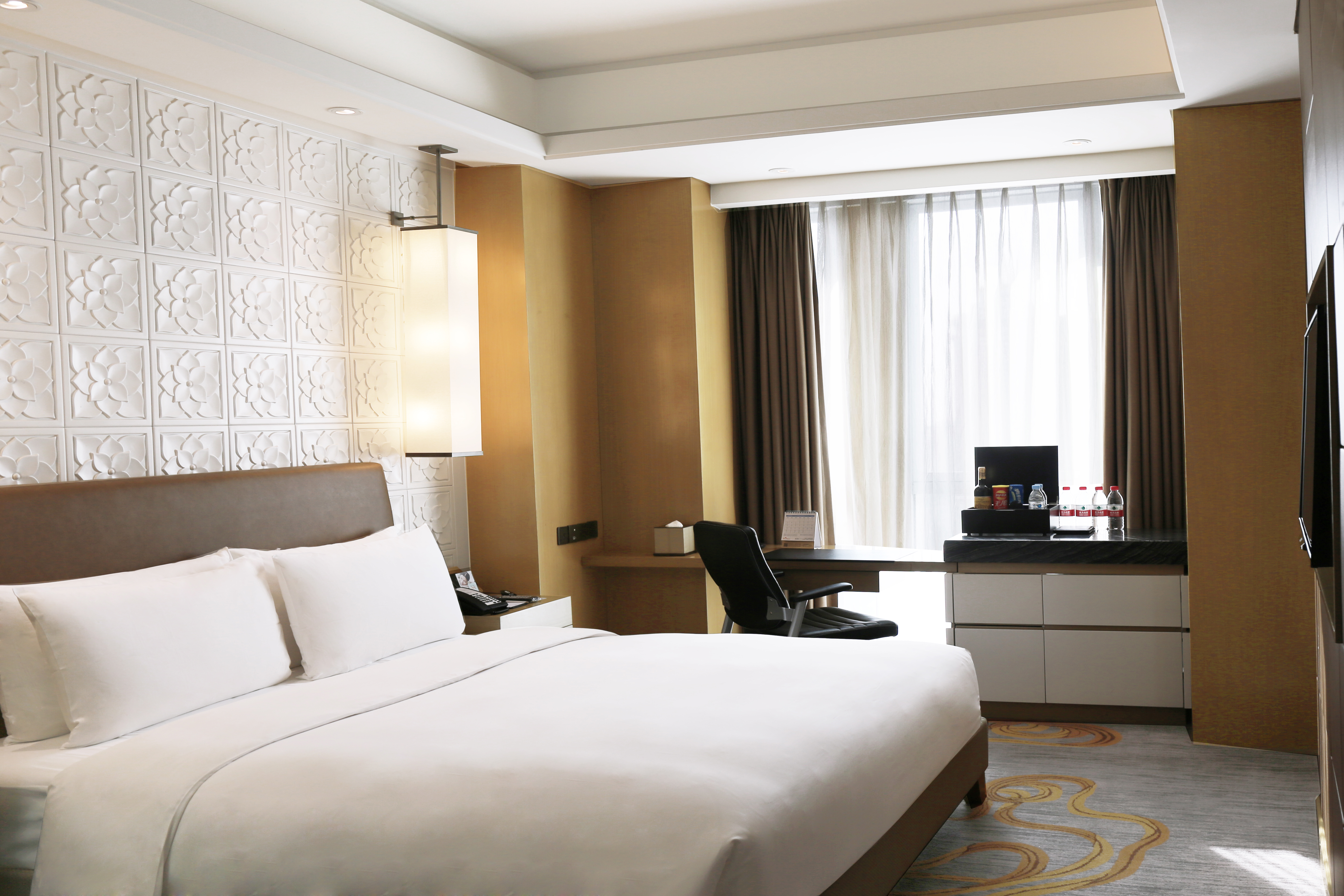 Guest room at the Wyndham Lanzhou Haiyue in Lanzhou, Other than US/Canada