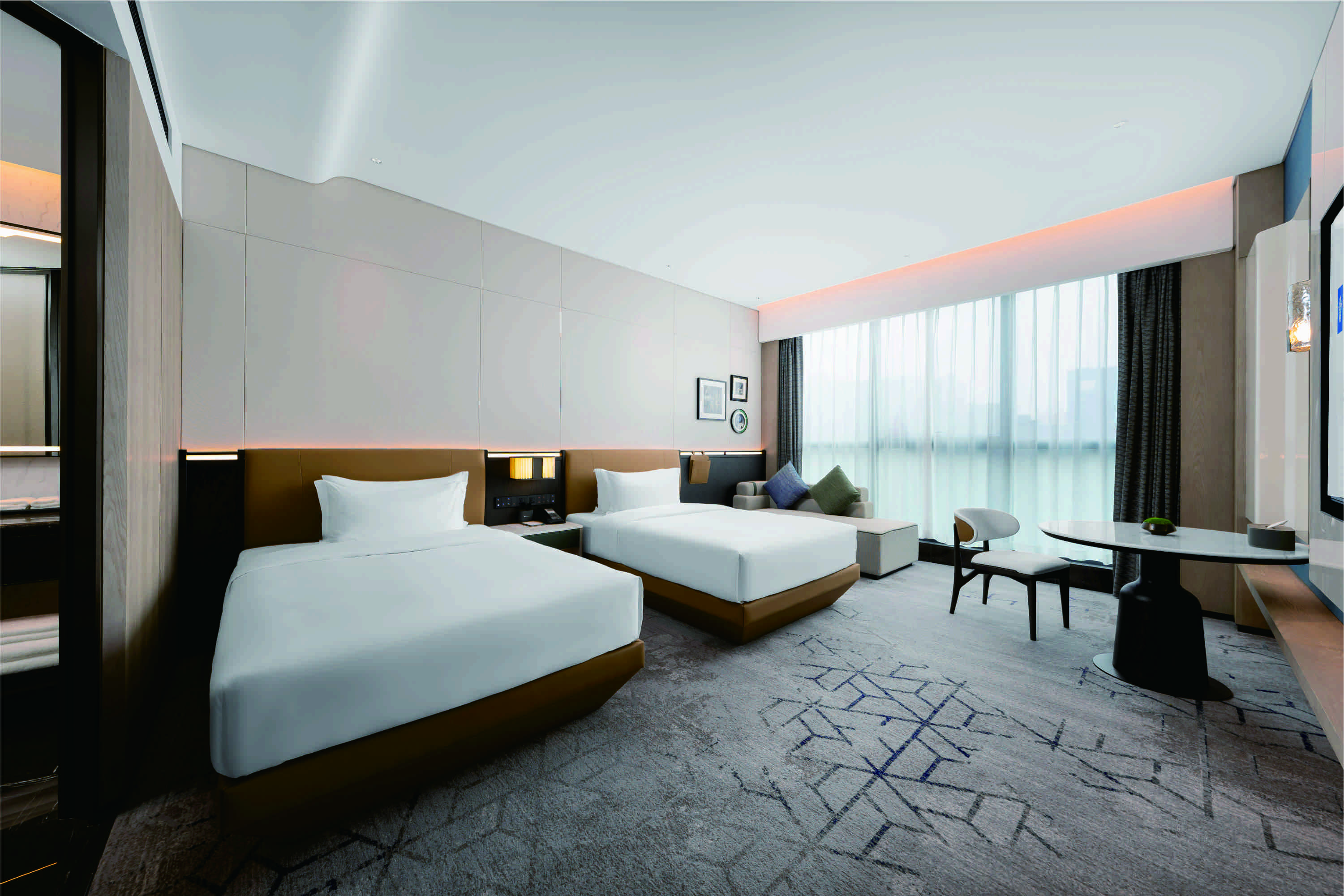 Guest room at the Wyndham Leshan Downtown in Leshan, Other than US/Canada