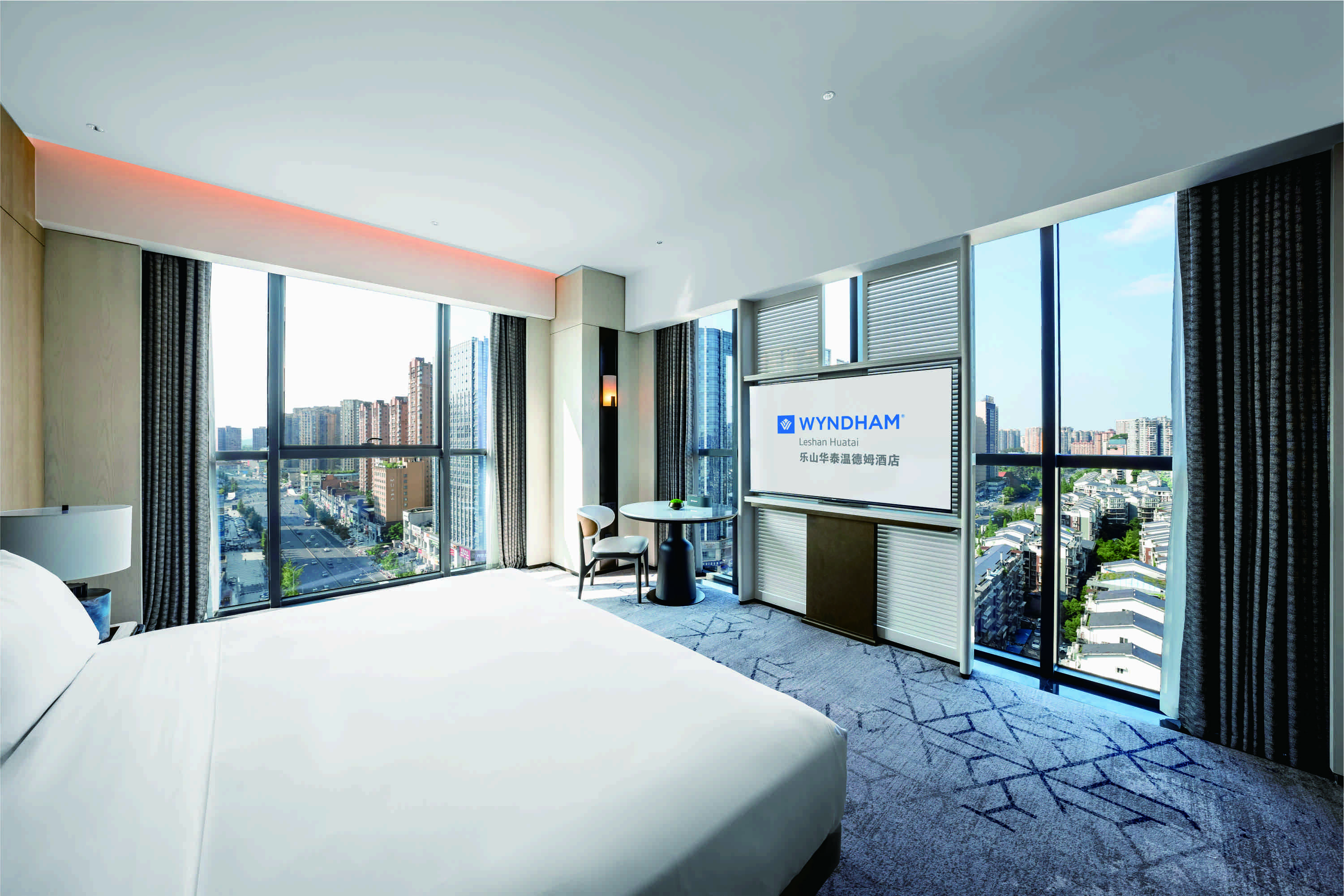 Guest room at the Wyndham Leshan Downtown in Leshan, Other than US/Canada