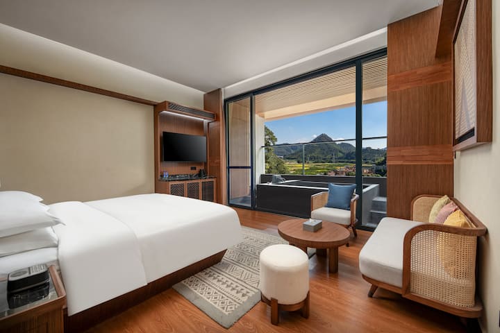 Guest room at the Wyndham Qingyuan Lianzhou Hot Spring Resort in Lianzhou City, Other than US/Canada