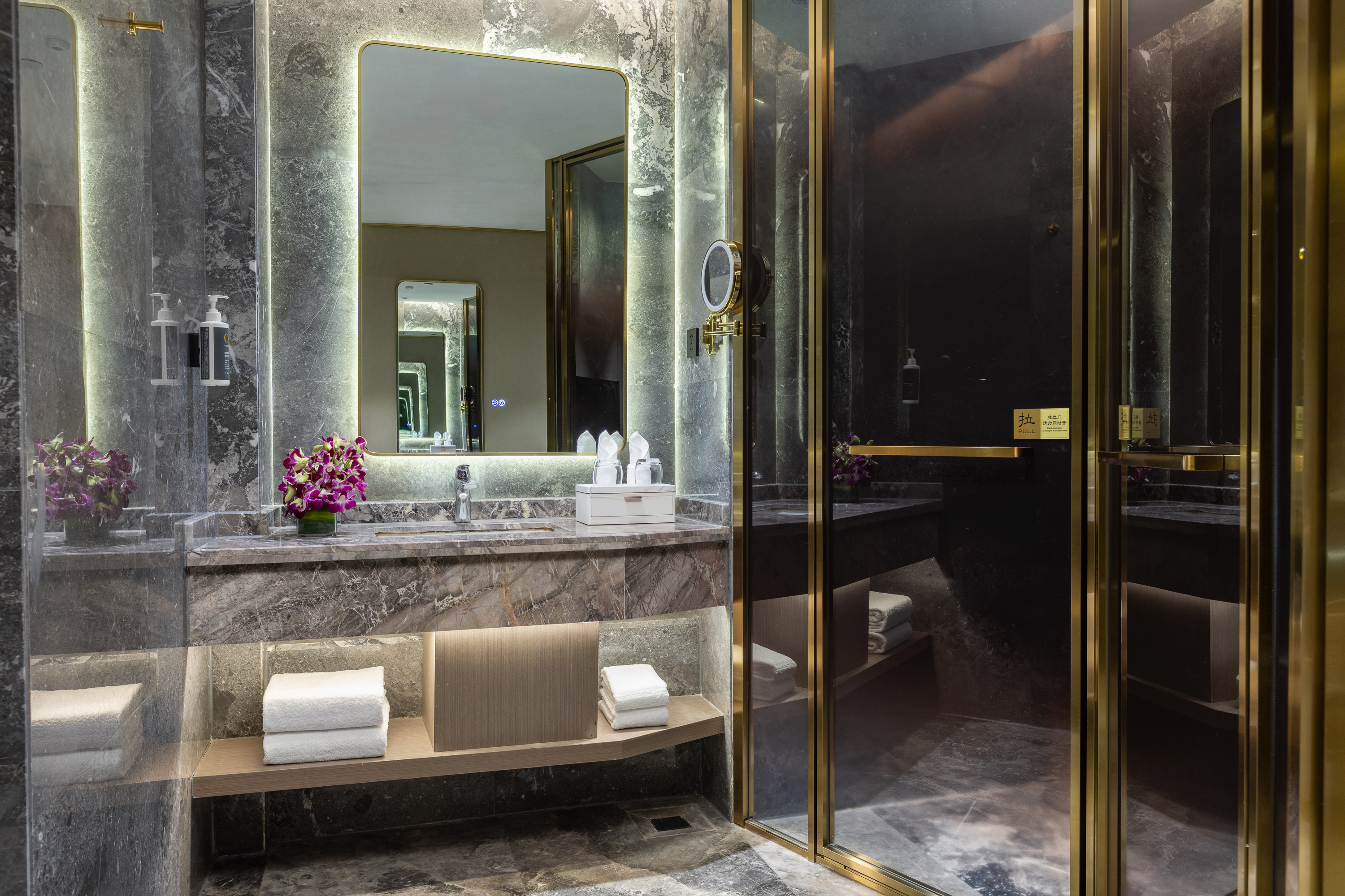 Guest room bath at the Wyndham Lijiang Yulong in Lijiang, Other than US/Canada