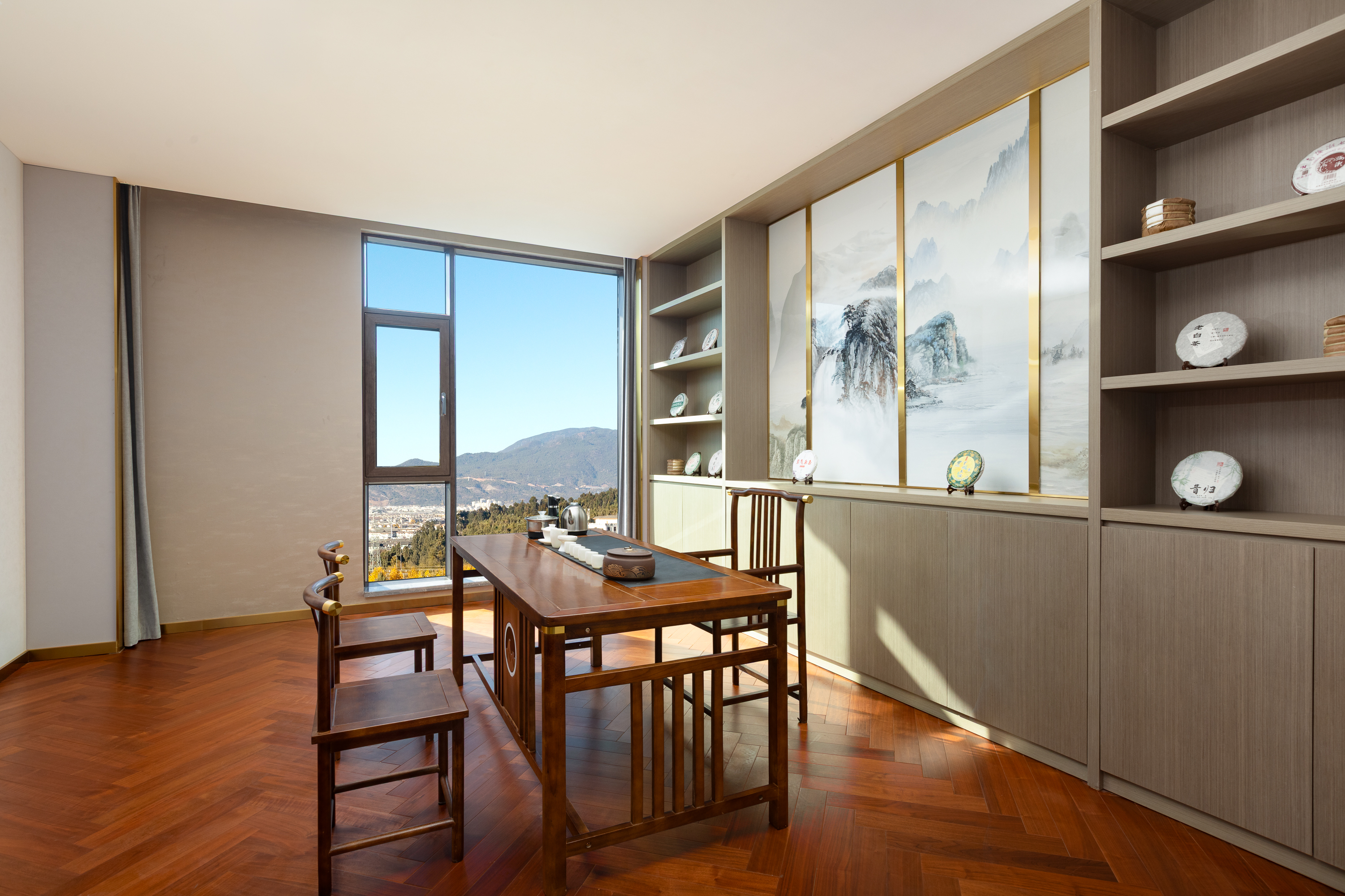 Guest room at the Wyndham Lijiang Yulong in Lijiang, Other than US/Canada