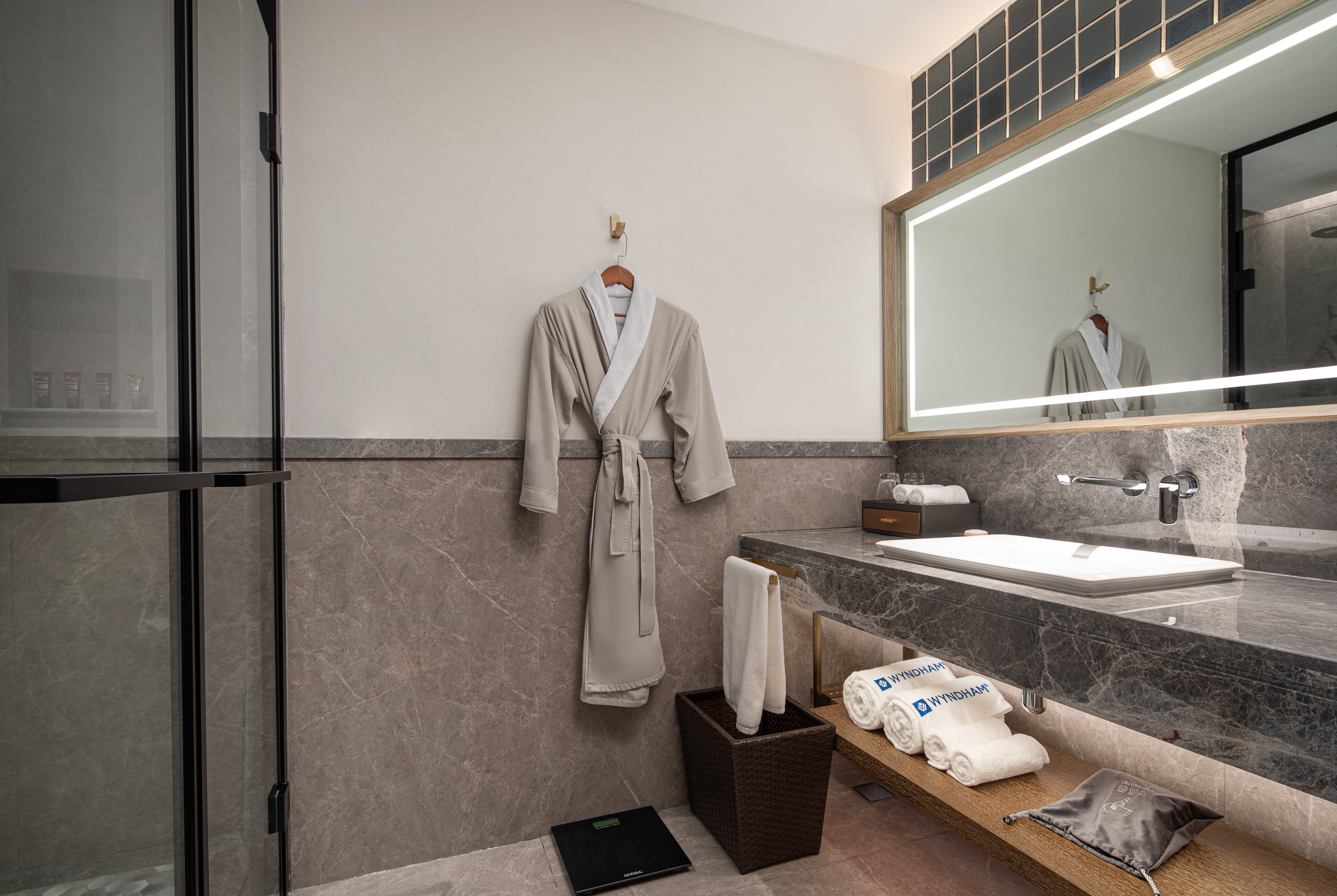 Guest room bath at the Wyndham Fengqing Resort in Lincang, Other than US/Canada