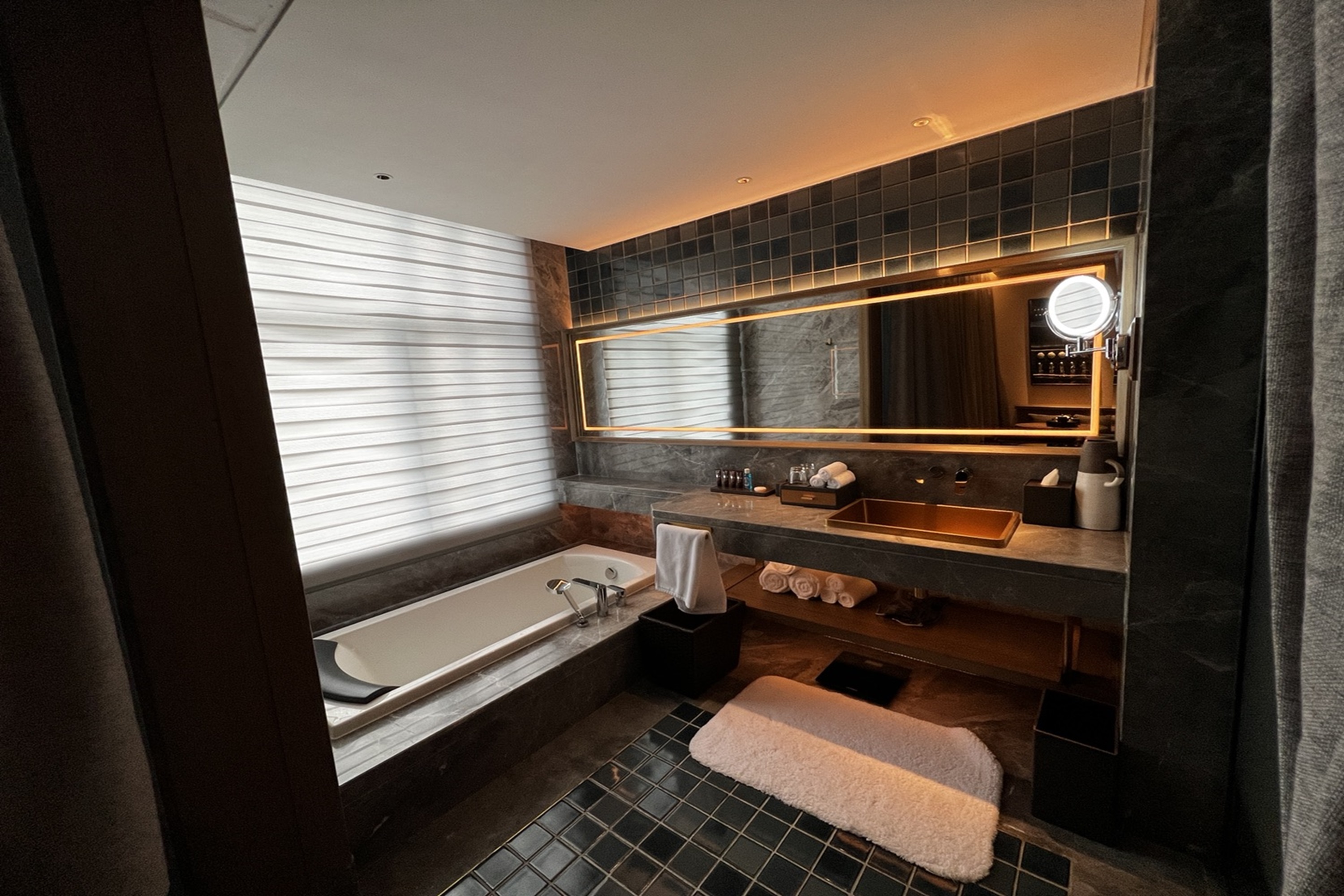 Guest room at the Wyndham Fengqing Resort in Lincang, Other than US/Canada