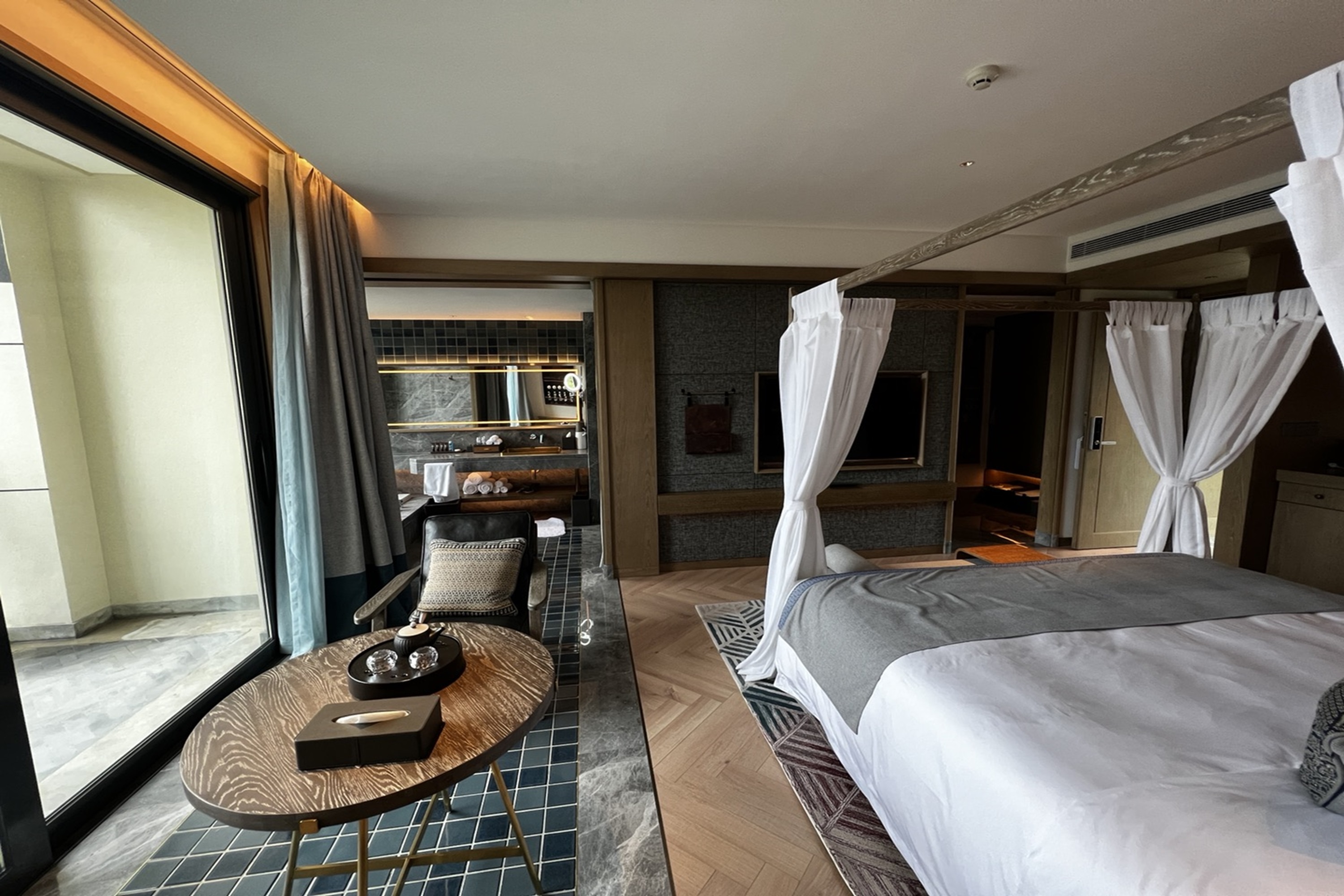 Guest room at the Wyndham Fengqing Resort in Lincang, Other than US/Canada