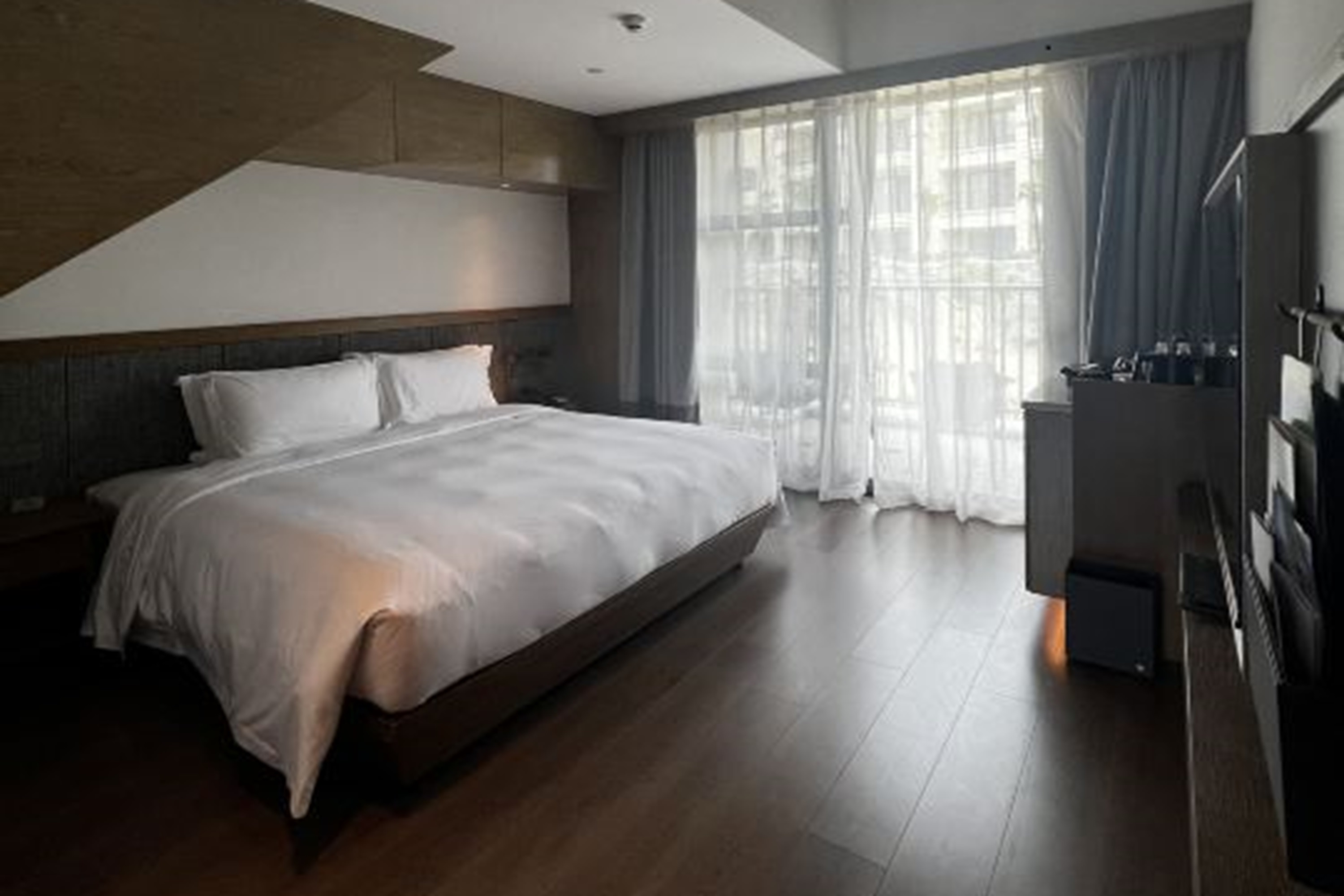 Guest room at the Wyndham Fengqing Resort in Lincang, Other than US/Canada